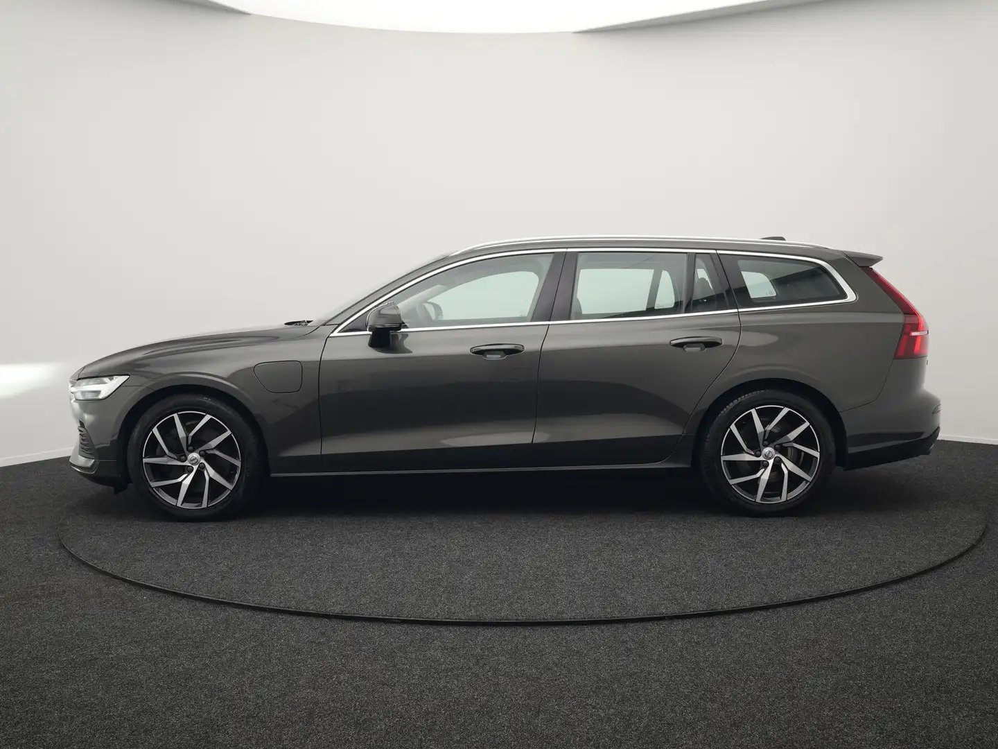 Volvo V60 T6 Twin Engine AWD Momentum Pro Plug In Hybrid 340 Grijs - 2