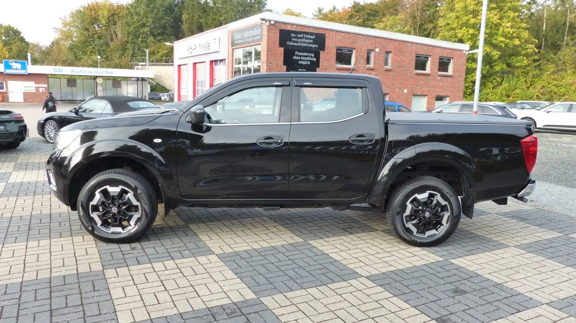 Nissan Navara NP300 Acenta Double Cab 4x4 Schwarz - 2