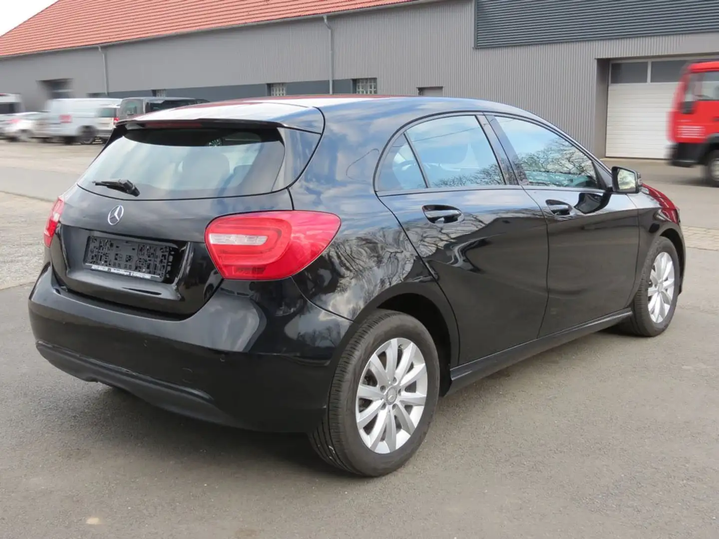 Mercedes-Benz A 180 BlueEfficiency Bi-Xenon Navi 1. Hand Schwarz - 2