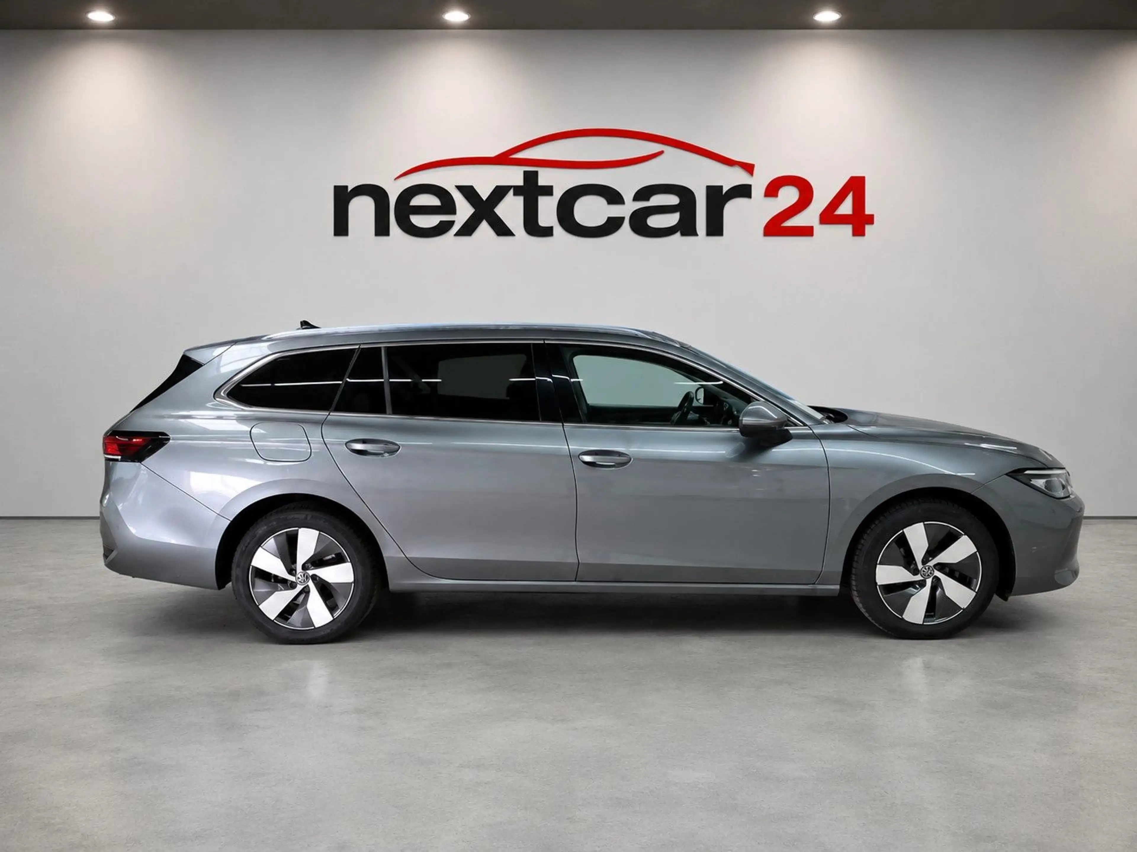 Volkswagen Passat Variant eTSI DSG ELGEGANCE NAVI LED DAB — photo 3