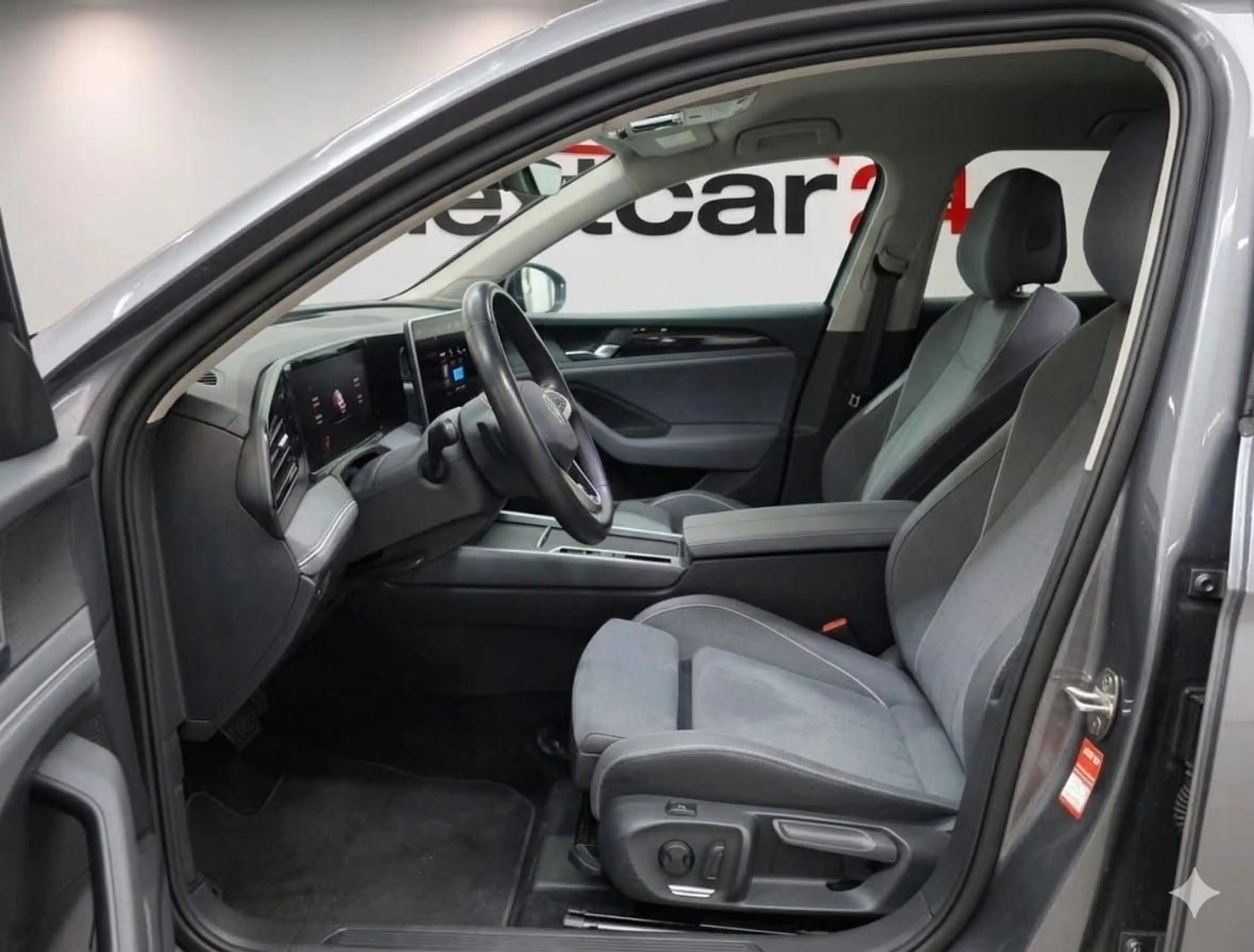 Volkswagen Passat Variant eTSI DSG ELGEGANCE NAVI LED DAB — photo 5
