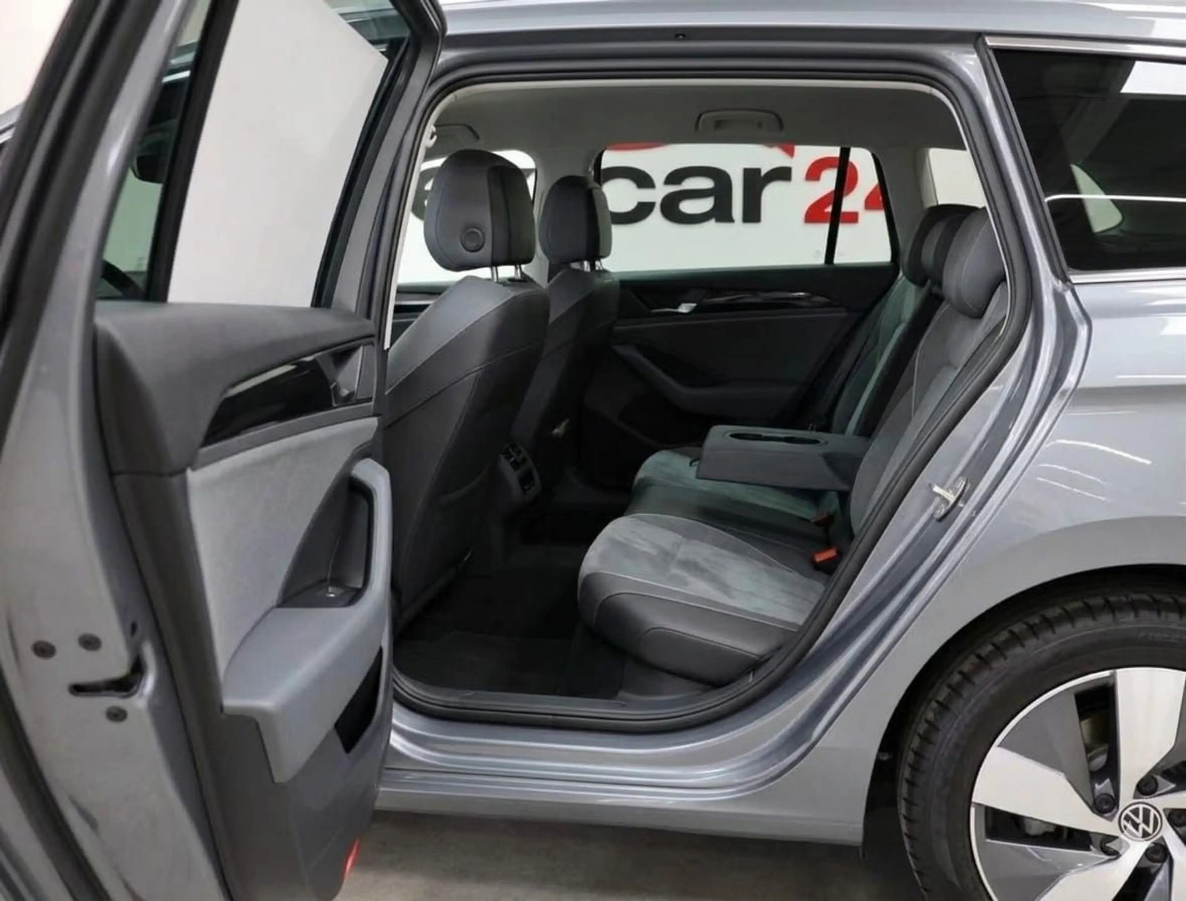 Volkswagen Passat Variant eTSI DSG ELGEGANCE NAVI LED DAB — photo 8