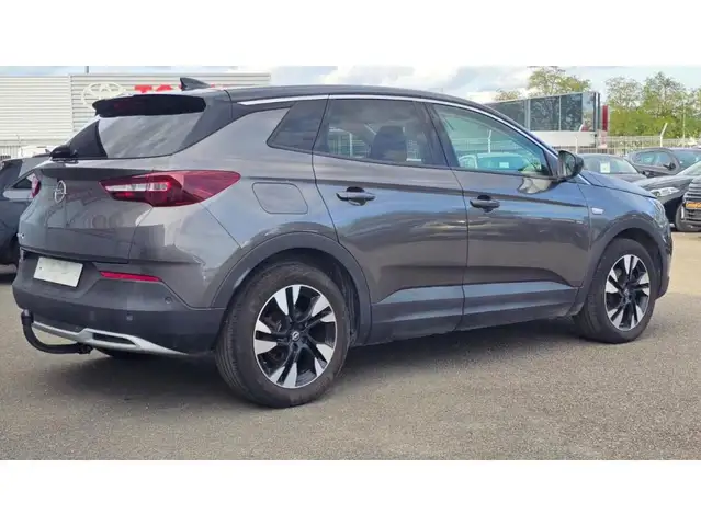Opel Grandland view 3