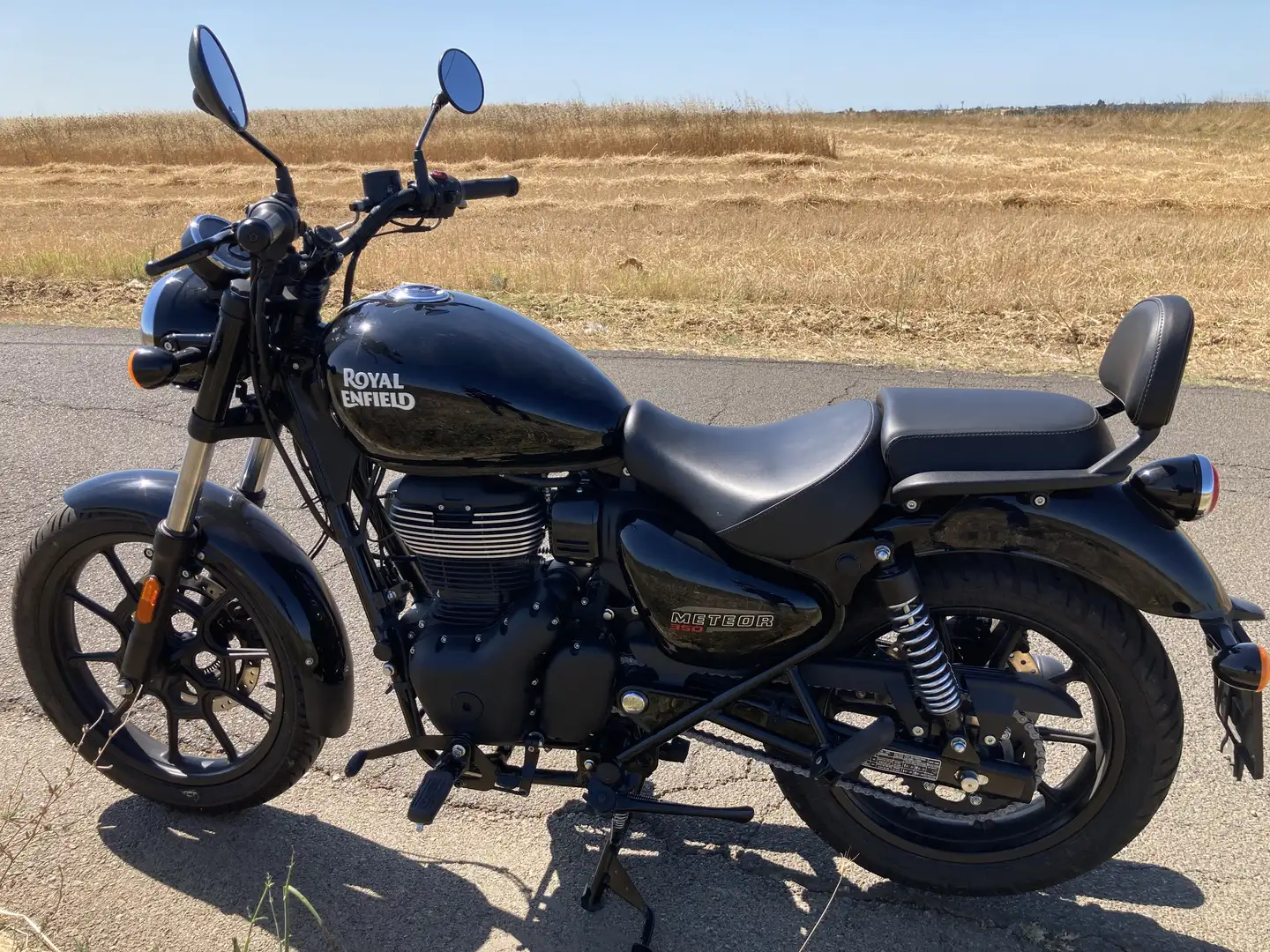Royal Enfield Meteor 350 Fireball Black - 2