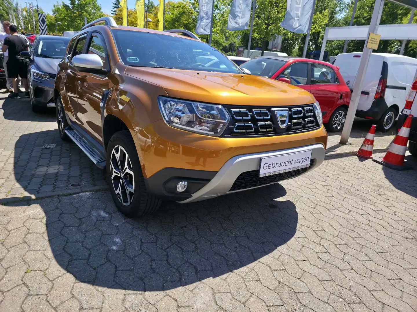 Dacia Duster II Prestige PDC Kamera 2WD Trittbrett Orange - 1