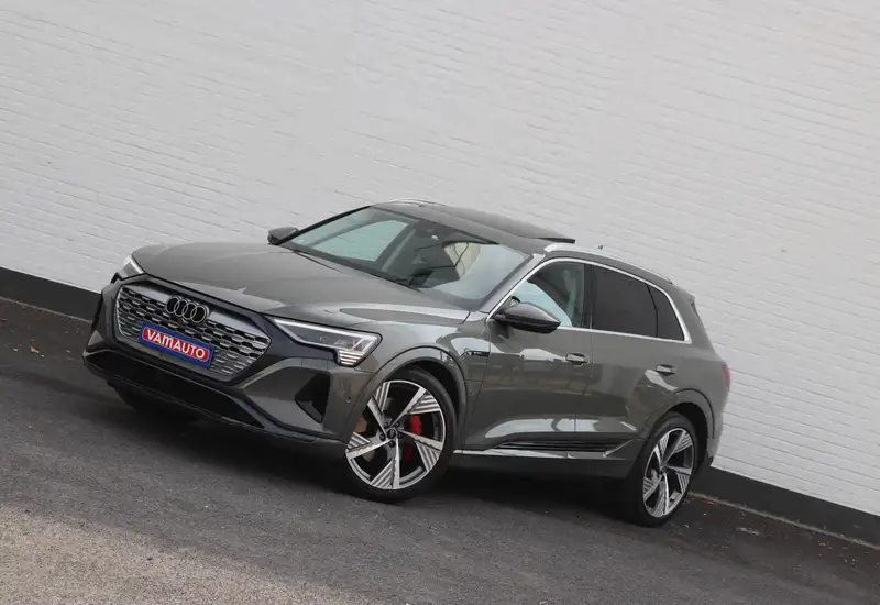 AUDI Q8 E-tron