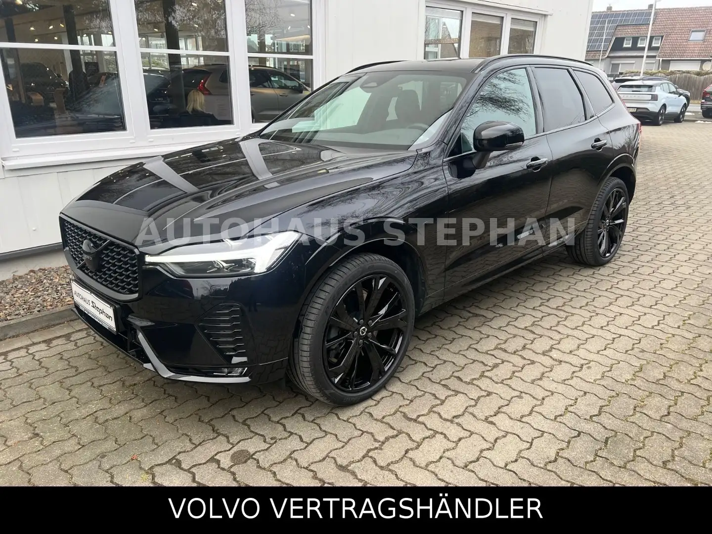 Volvo XC60 Recharge T6 AWD Autom. Plus Black Edition Schwarz - 1