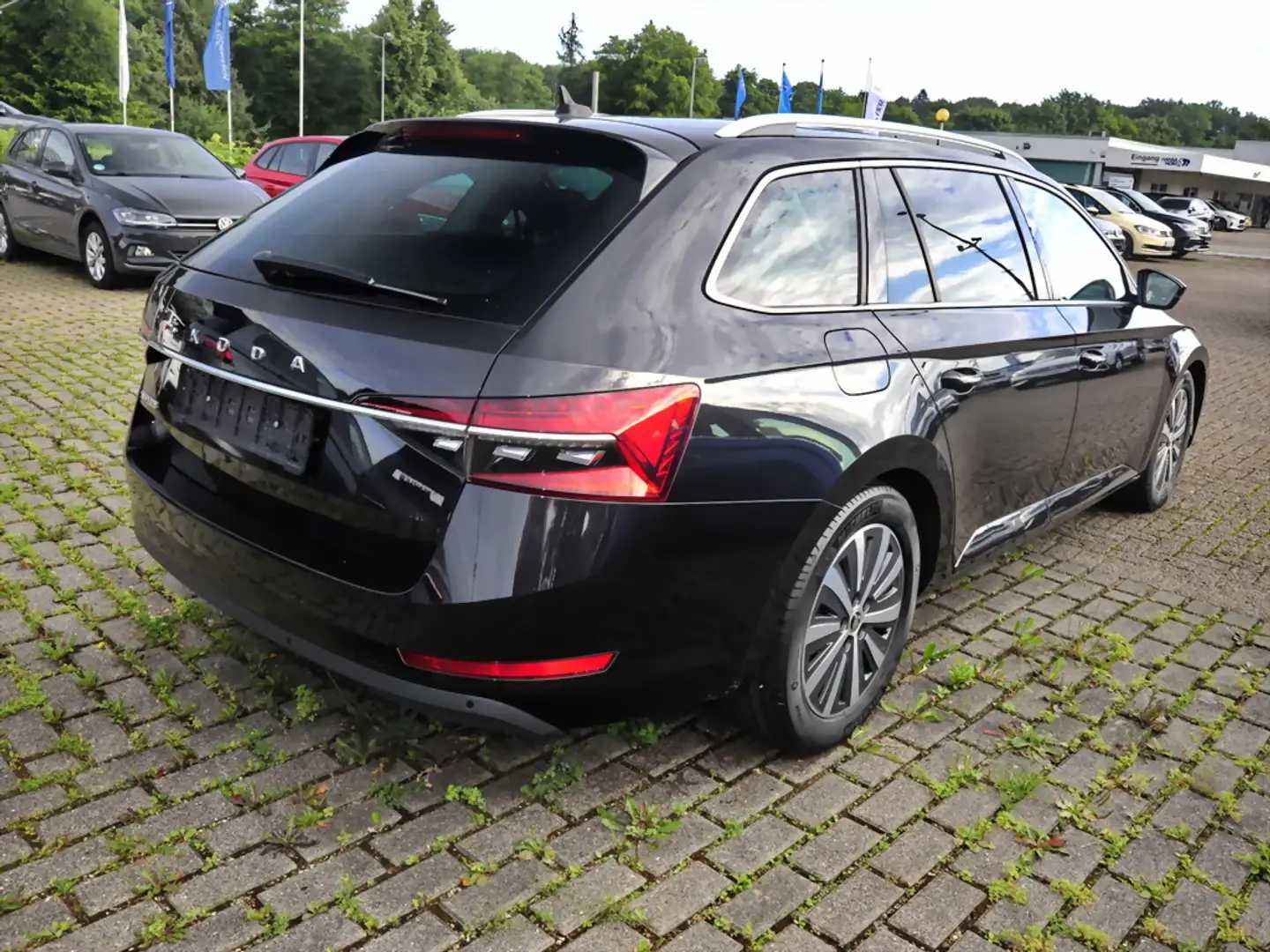 Skoda Superb Combi 2.0 TDI Style DSG Navi Pano. Matrix Negro - 2