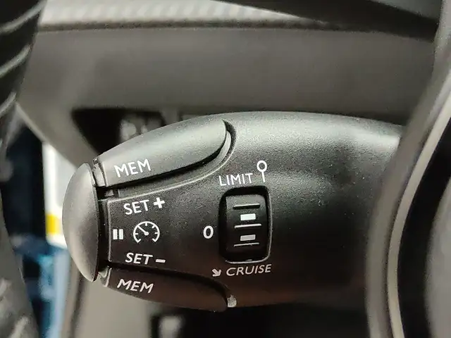 Peugeot 2008 view 13