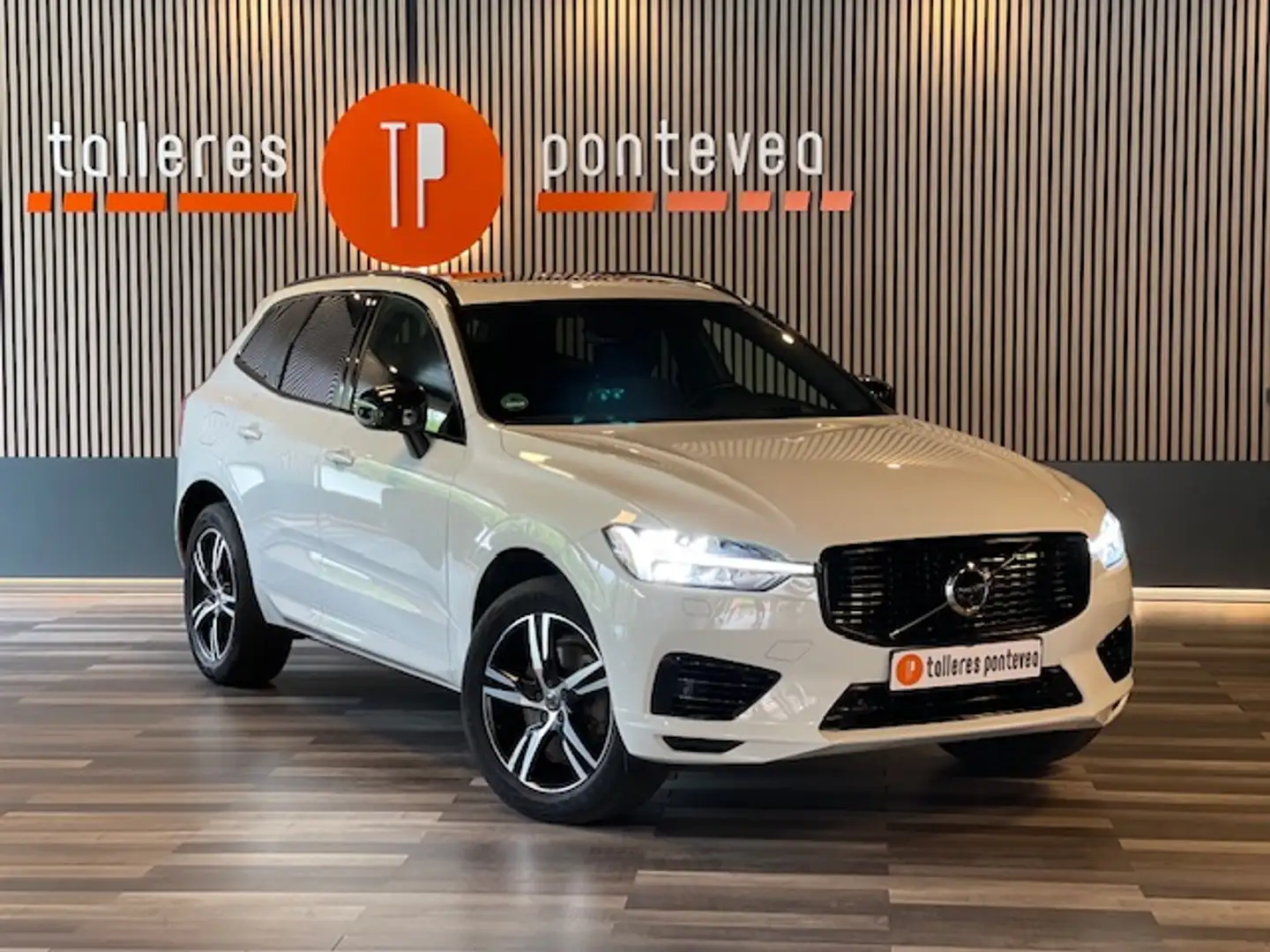 Volvo XC60 T6 Recharge R-Design Blanc - 2