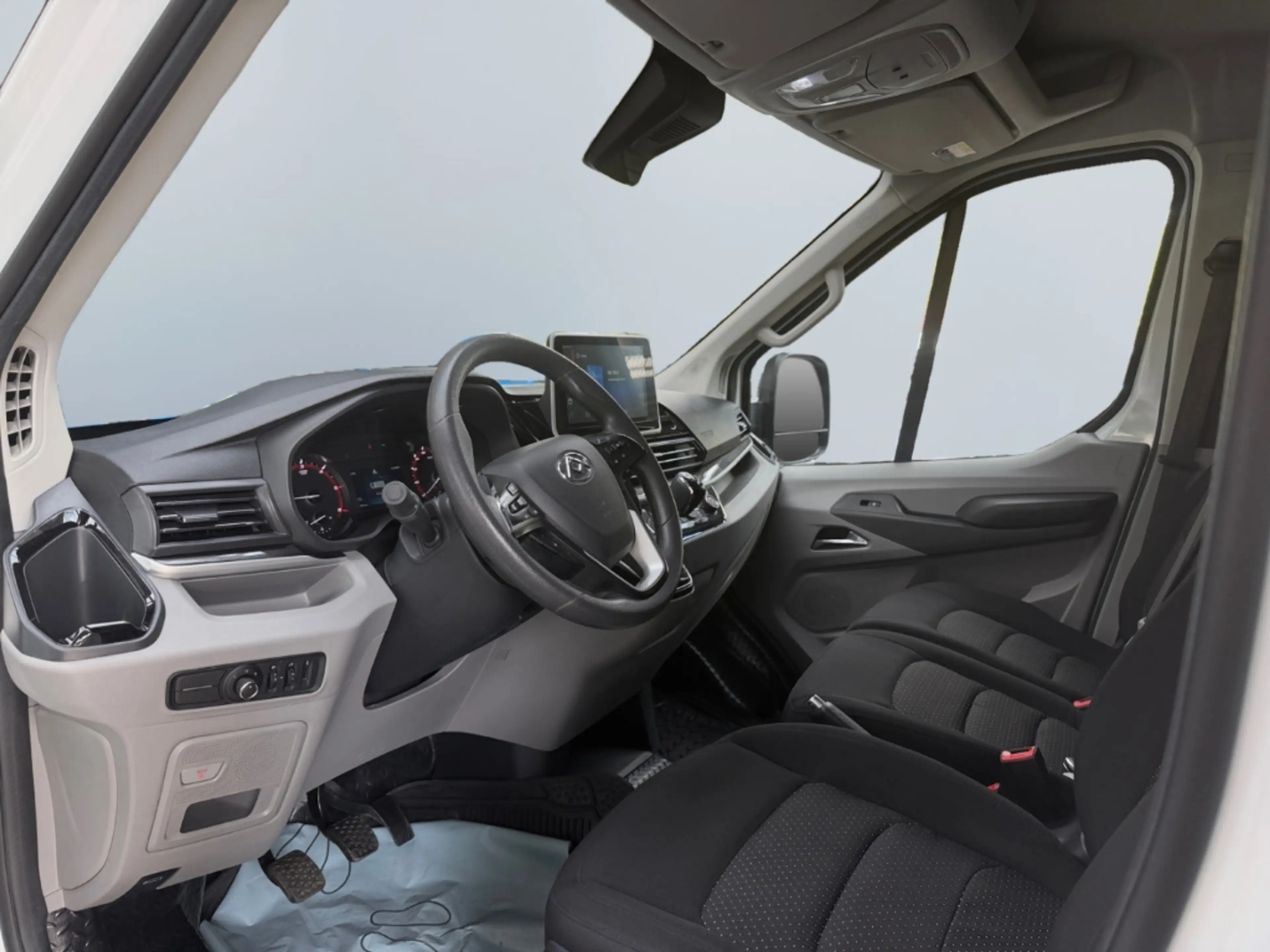 Maxus Deliver 9 2.0 D L3H2 Luxury *LED*RCam*CarPlay*PDC* — photo 11