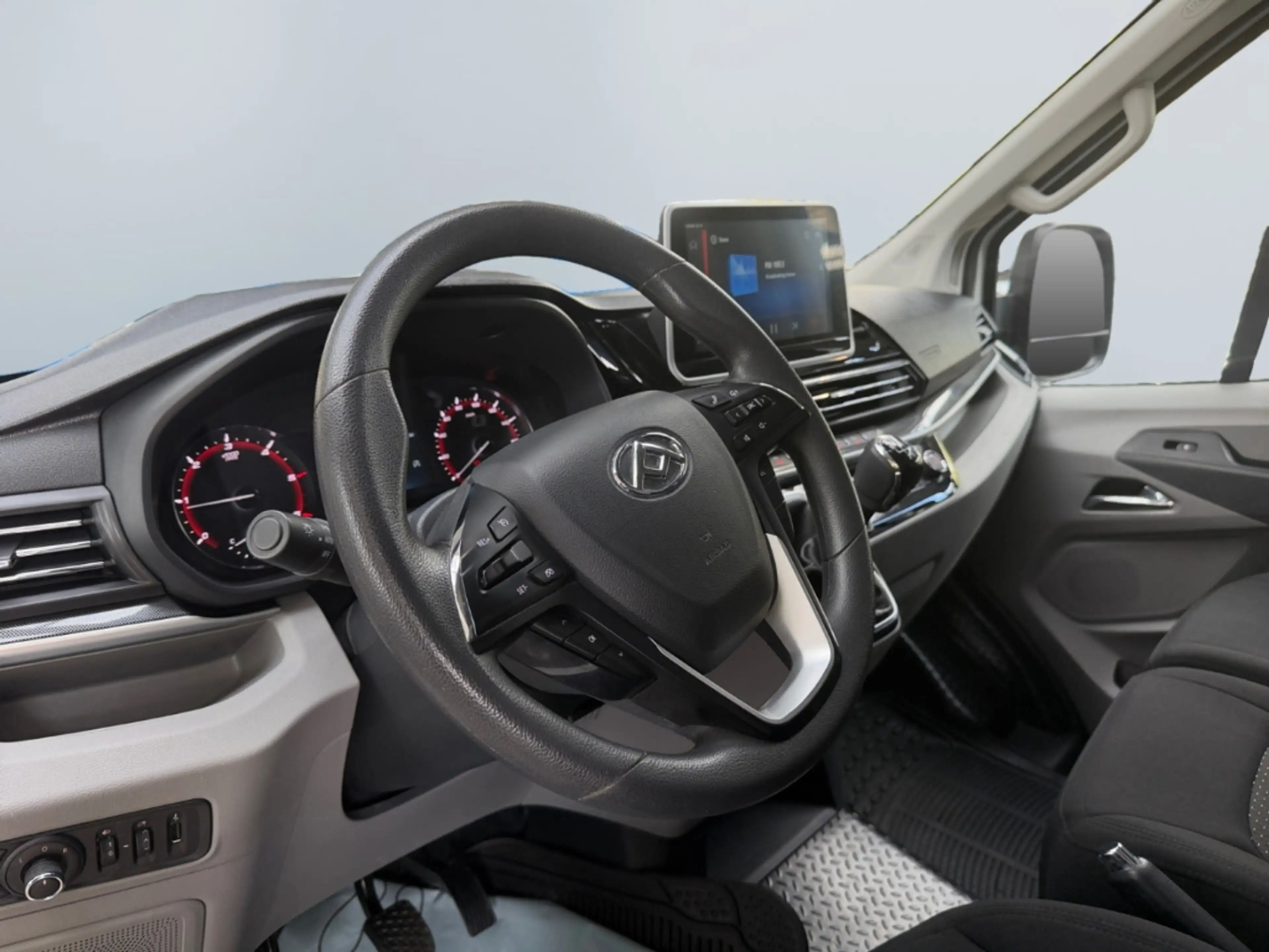 Maxus Deliver 9 2.0 D L3H2 Luxury *LED*RCam*CarPlay*PDC* — photo 12