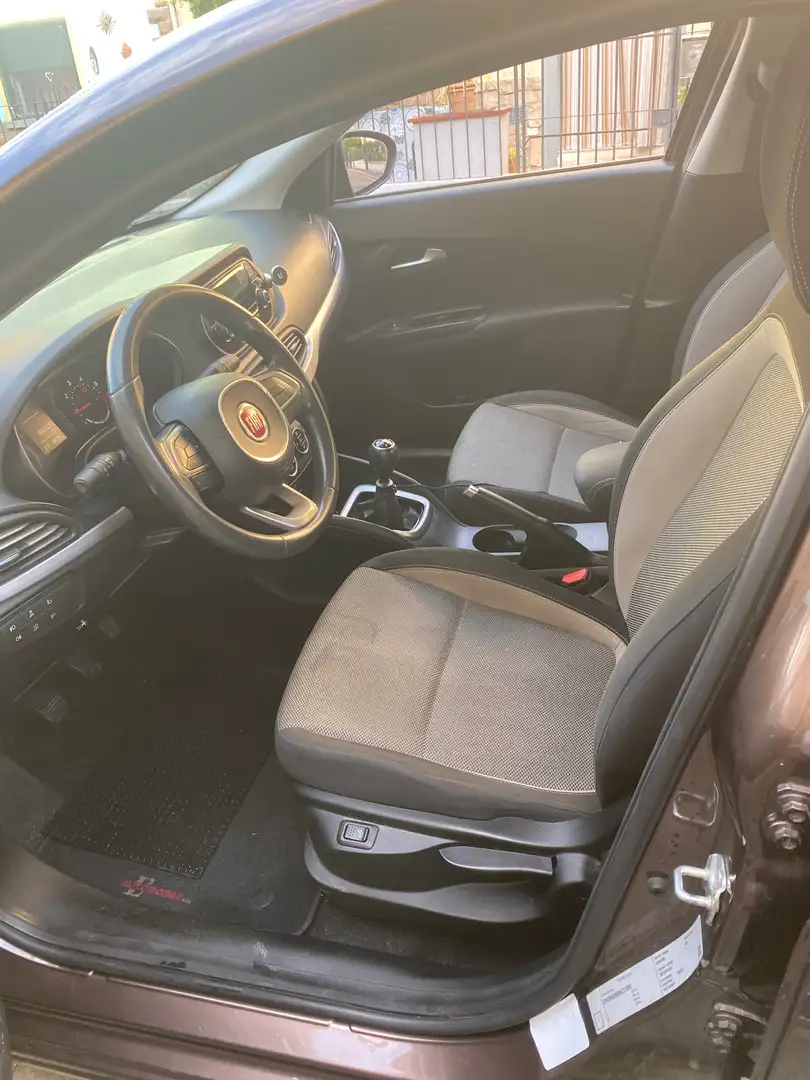 Fiat Tipo Tipo 4 porte II 2016 4p 1.4 Opening Edition 95cv Marrone - 2