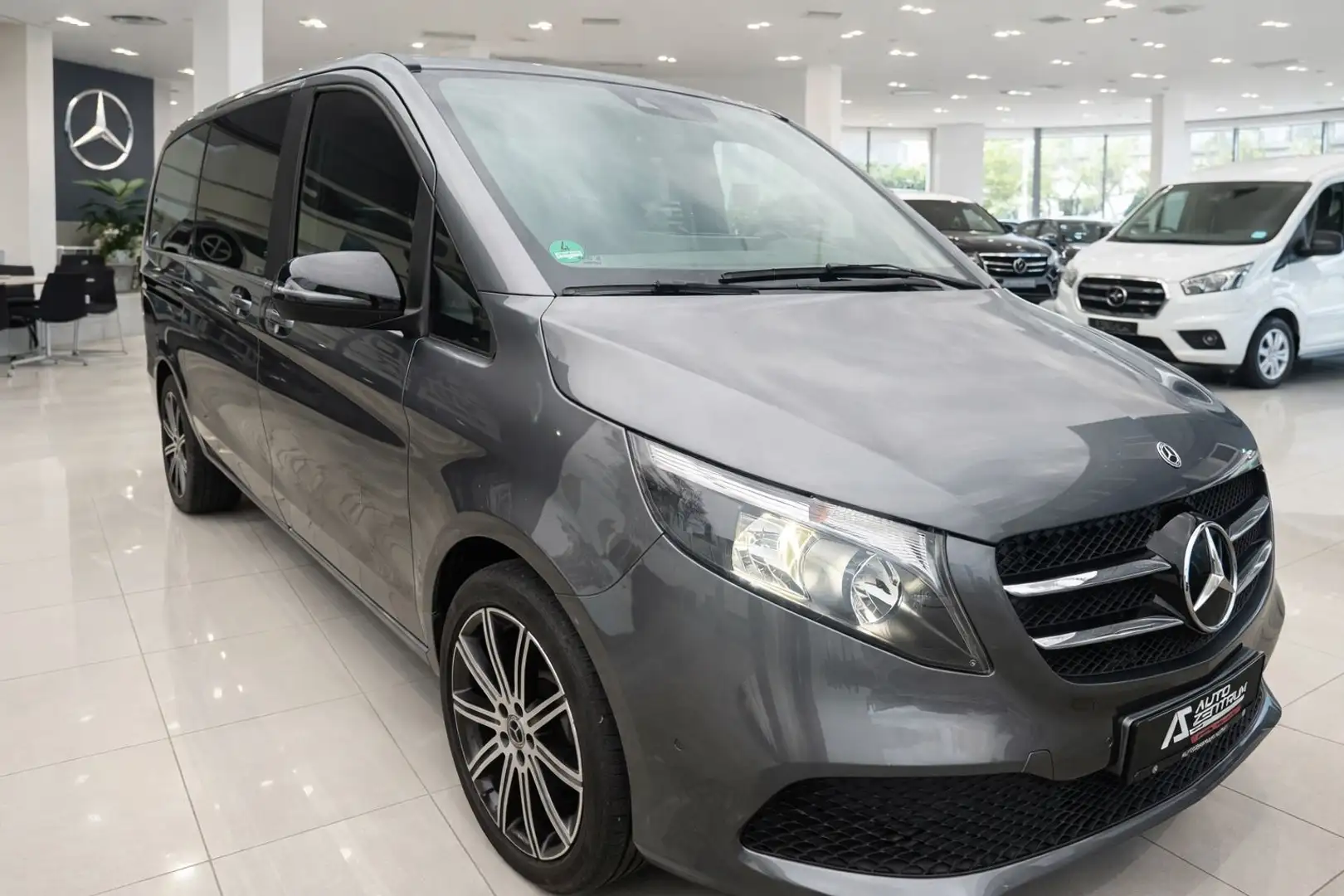 Mercedes-Benz V 300 d 4M Night EDITION Lang Tisch Spur Kam Ahk Grau - 2