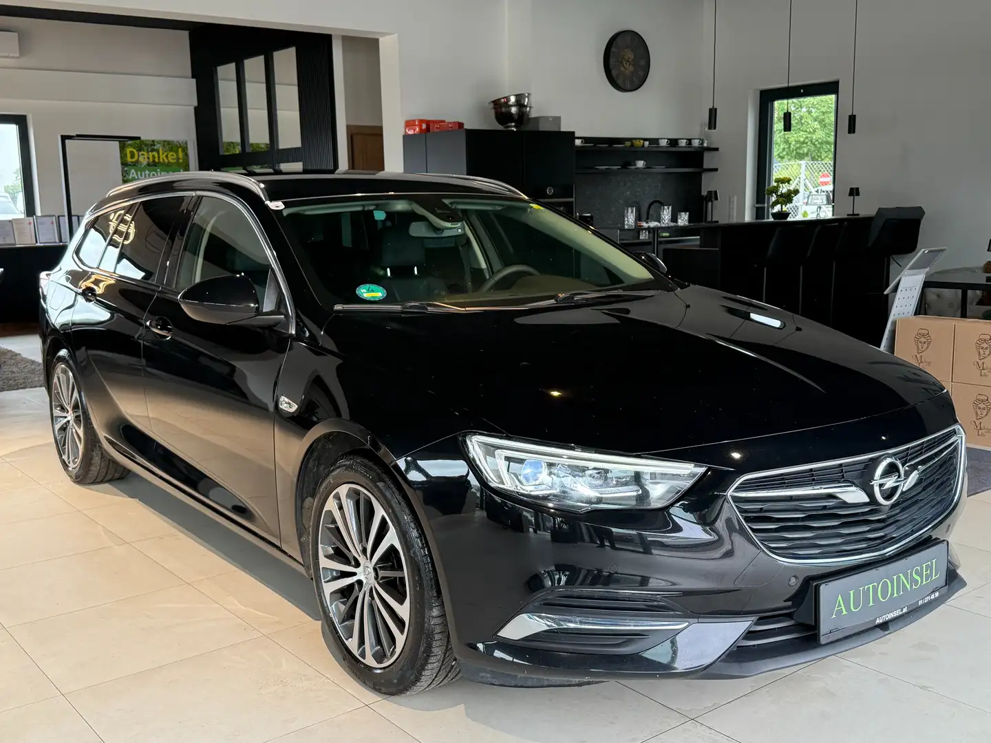 Opel Insignia Innovation Schwarz - 2