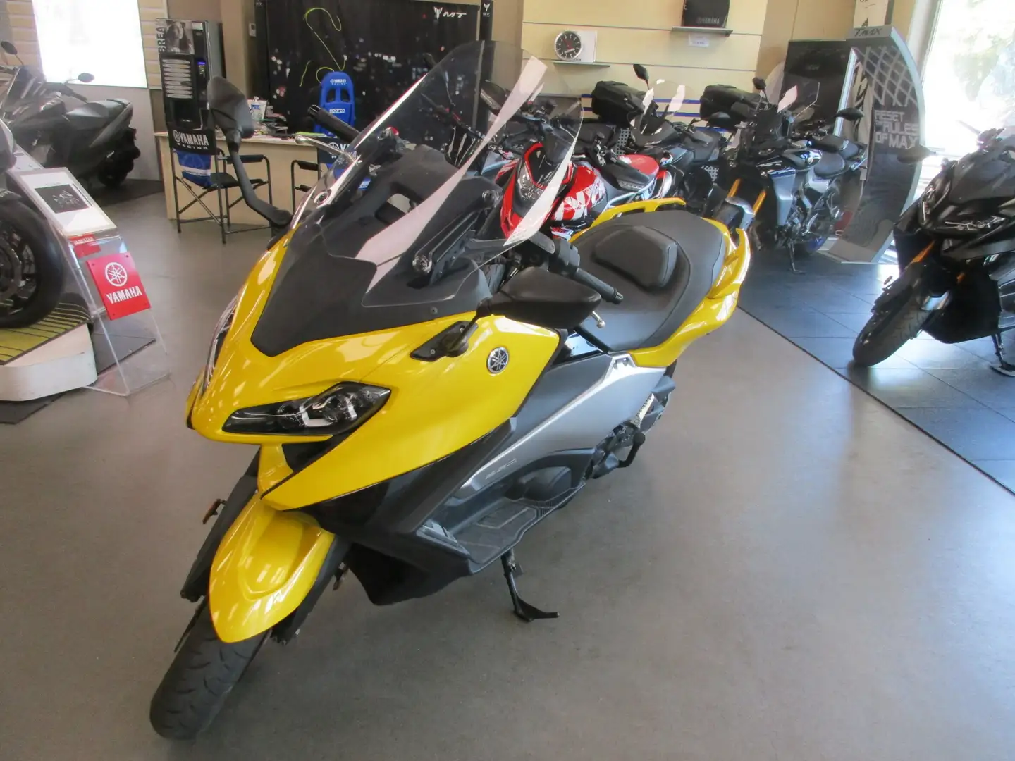 Yamaha TMAX 560 Jaune - 2
