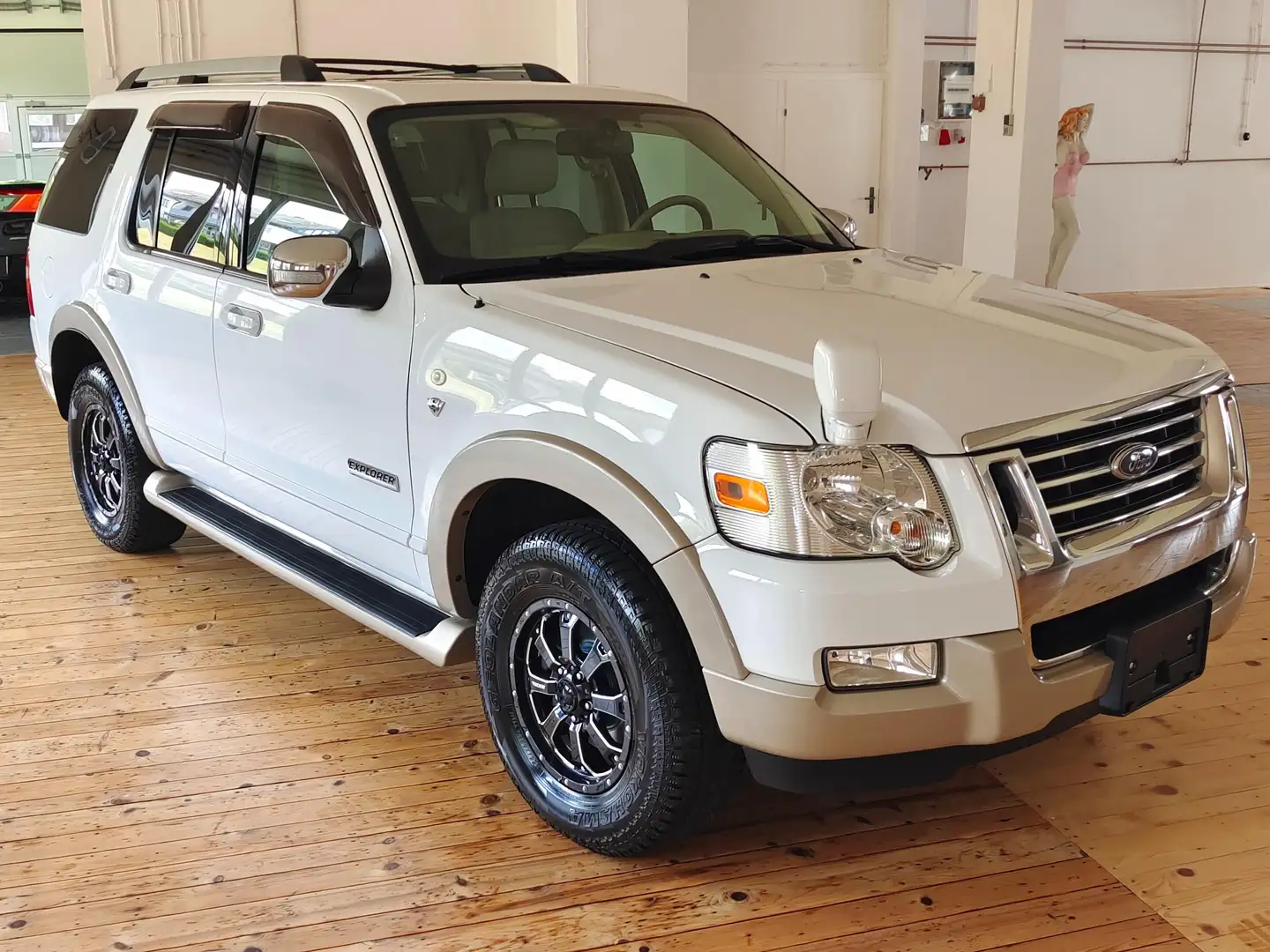 Ford Explorer Explorer 4.6 V8 4x4 7 Sitzer Білий - 1