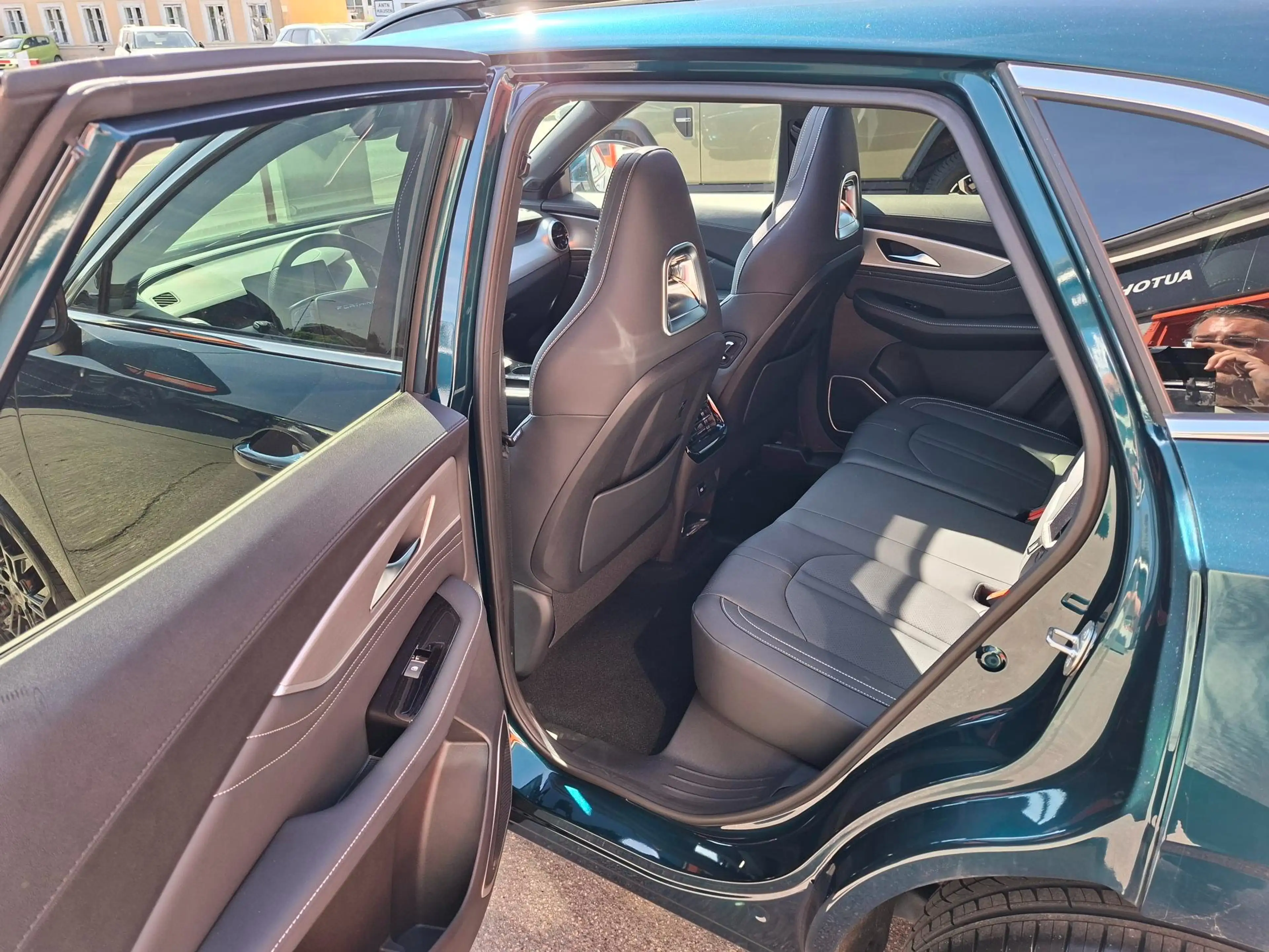 Forthing T5 Evo Forthing 5 Range-Extender Hybrid — photo 9