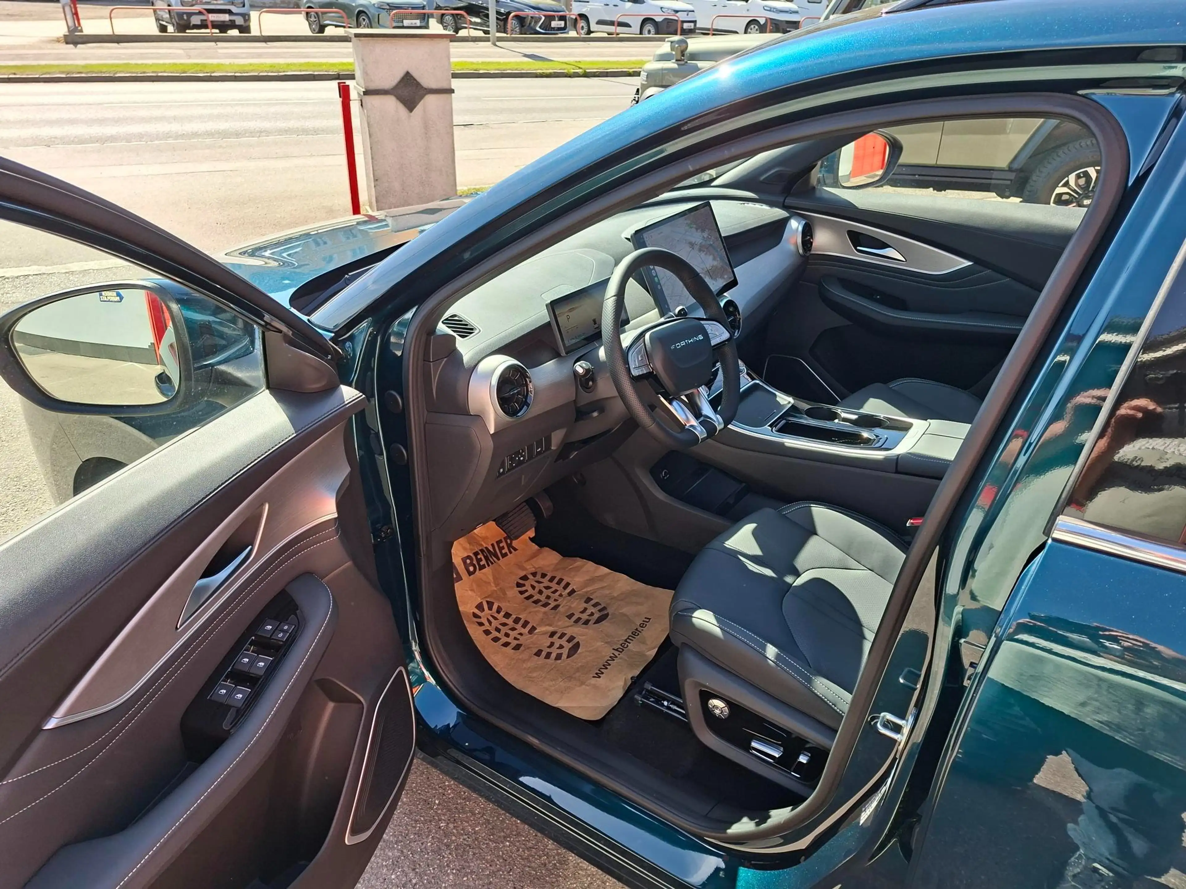 Forthing T5 Evo Forthing 5 Range-Extender Hybrid — photo 4