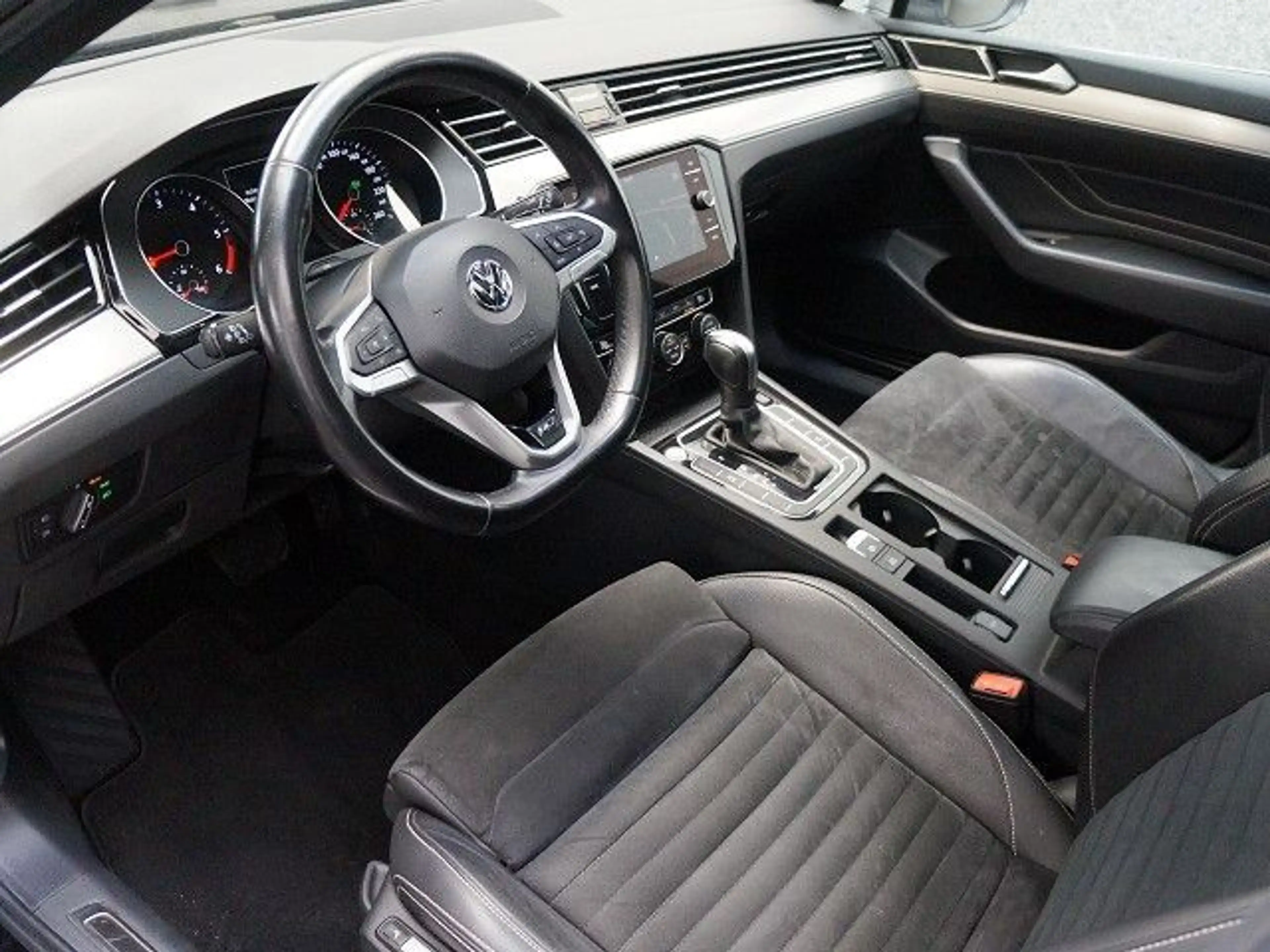 Volkswagen Passat Variant 2.0 TDI DSG R-Line Pano Leder Nav — photo 8