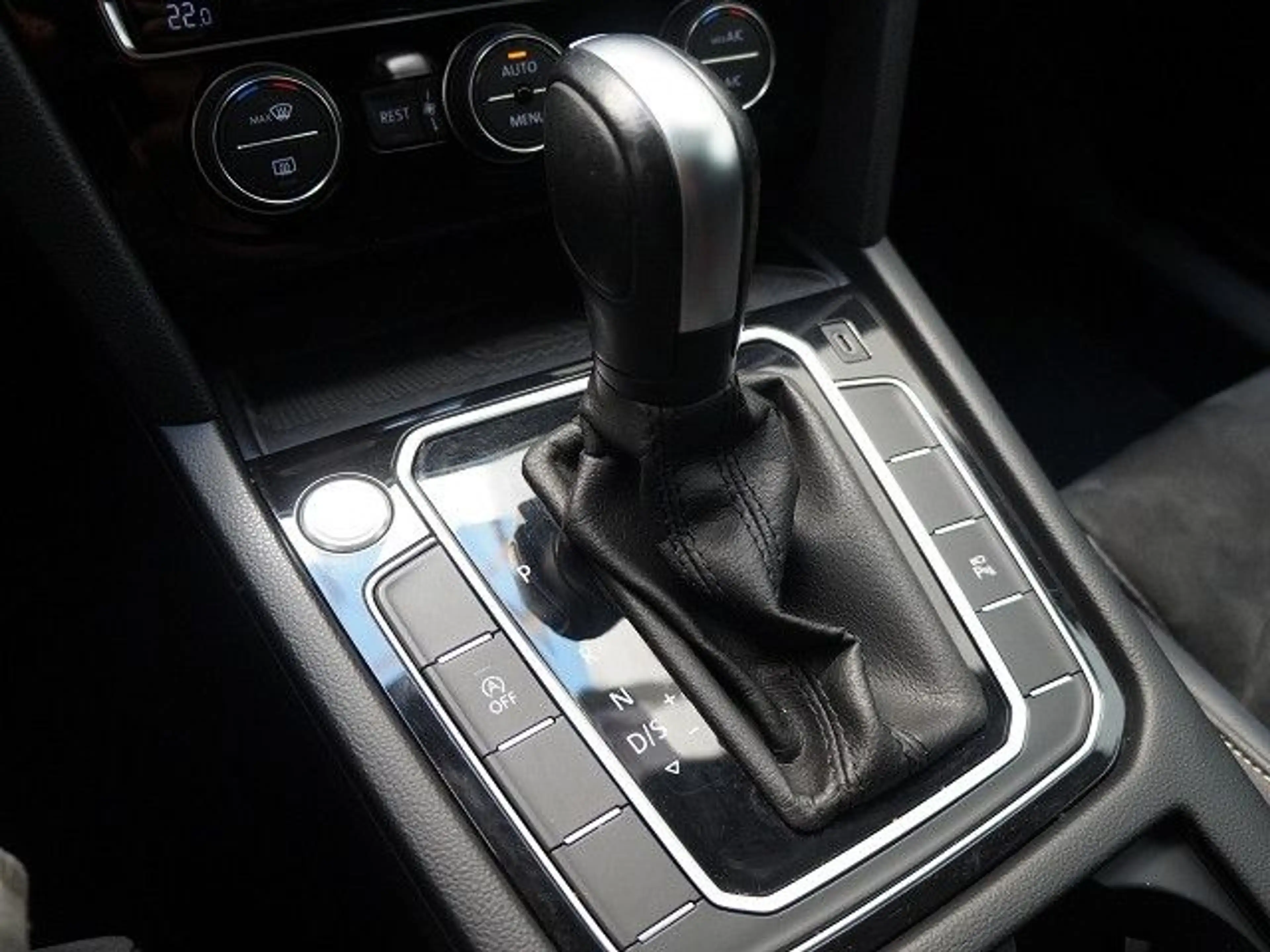 Volkswagen Passat Variant 2.0 TDI DSG R-Line Pano Leder Nav — photo 12