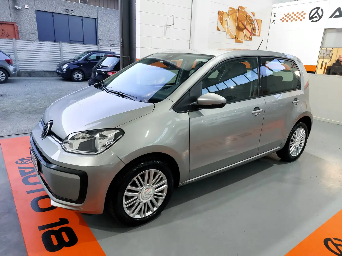 Volkswagen up! 1.0 5p. eco move! BlueMotion Tech+Telecamera! Gris - 1