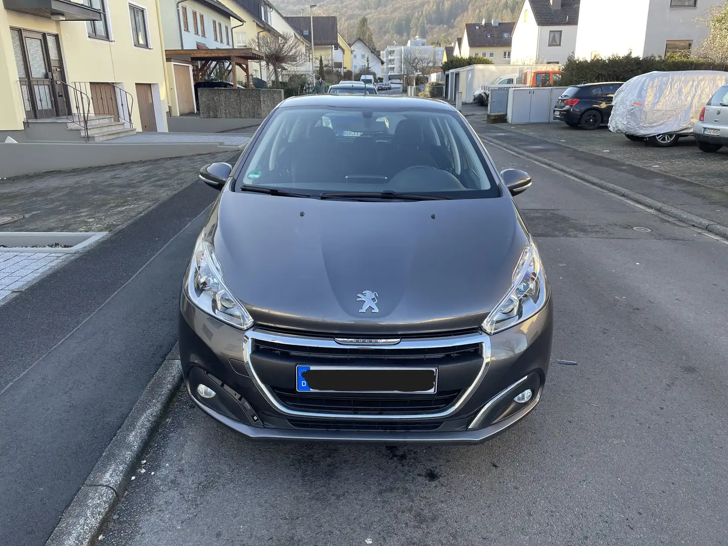 Peugeot 208 208 PureTech 82 Start Grau - 2