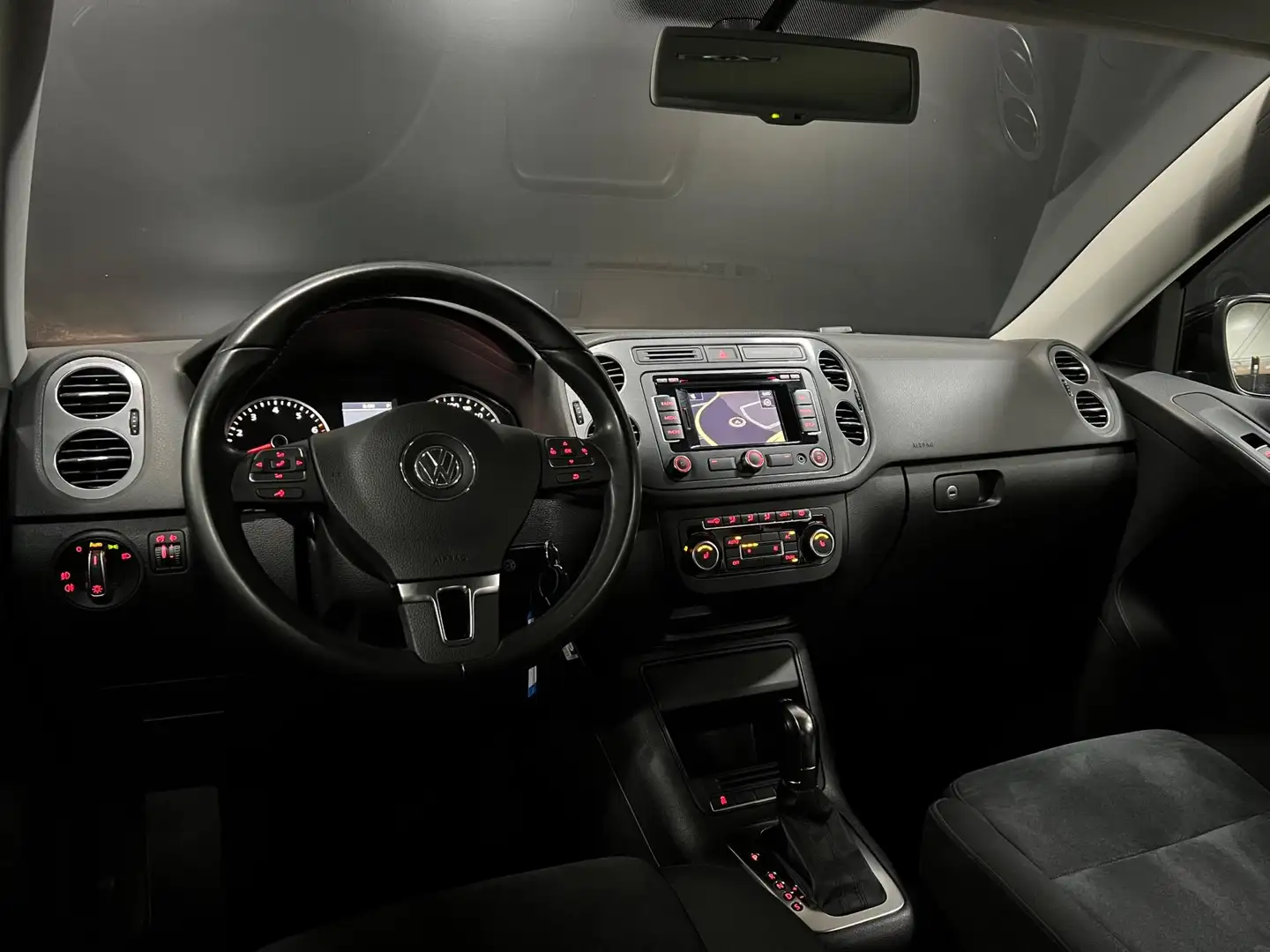 Volkswagen Tiguan 2.0 TSI Sport&Style 4Motion DSG, Navi, Bluetooth/T Fekete - 2