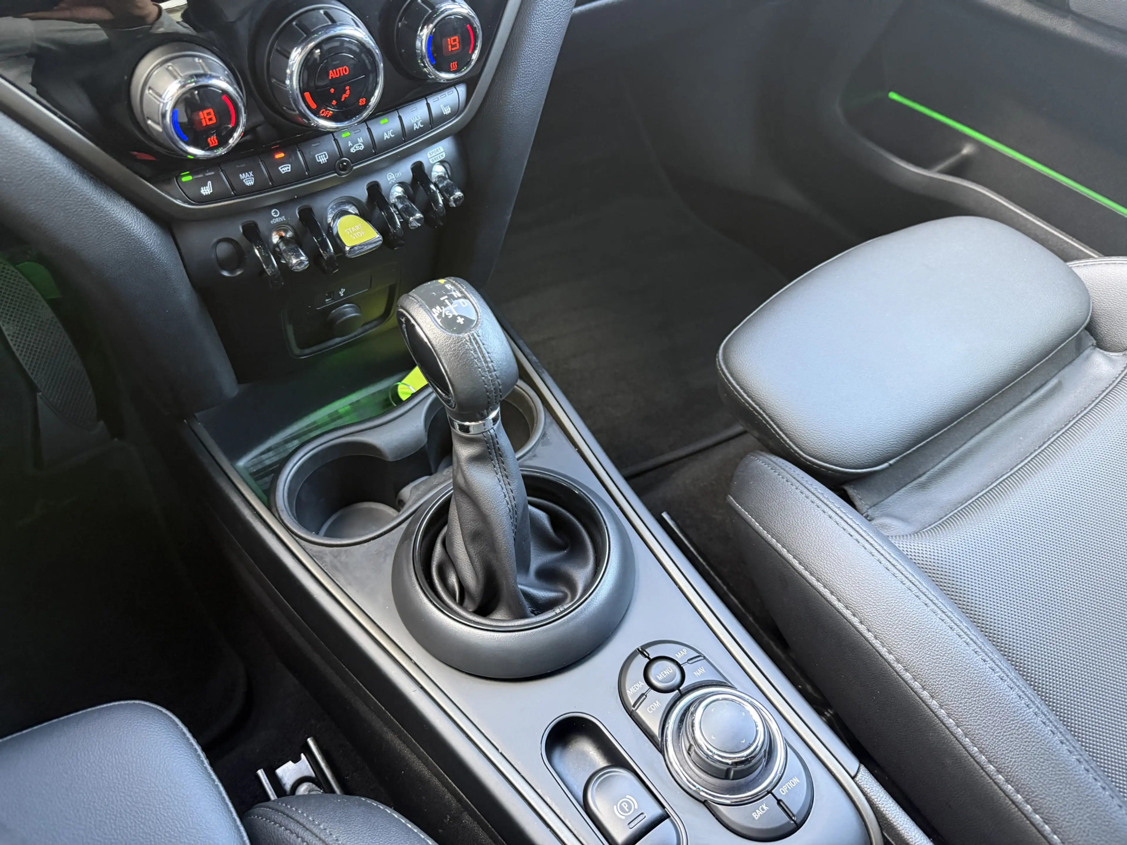 MINI Cooper SE Countryman 1.5 ALL Leder/Camera/Apple — photo 19