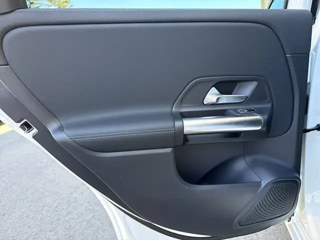 Mercedes-Benz B-Class view 18
