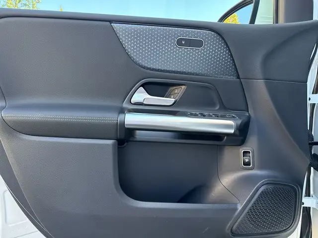 Mercedes-Benz B Class view 11