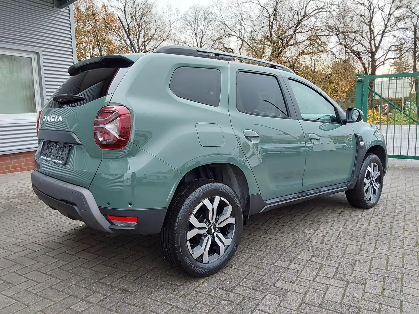 Dacia Duster TCe 150 4x2 Journey APP/LED/PDC/NAV/KAM 110 kW ... Grün - 2