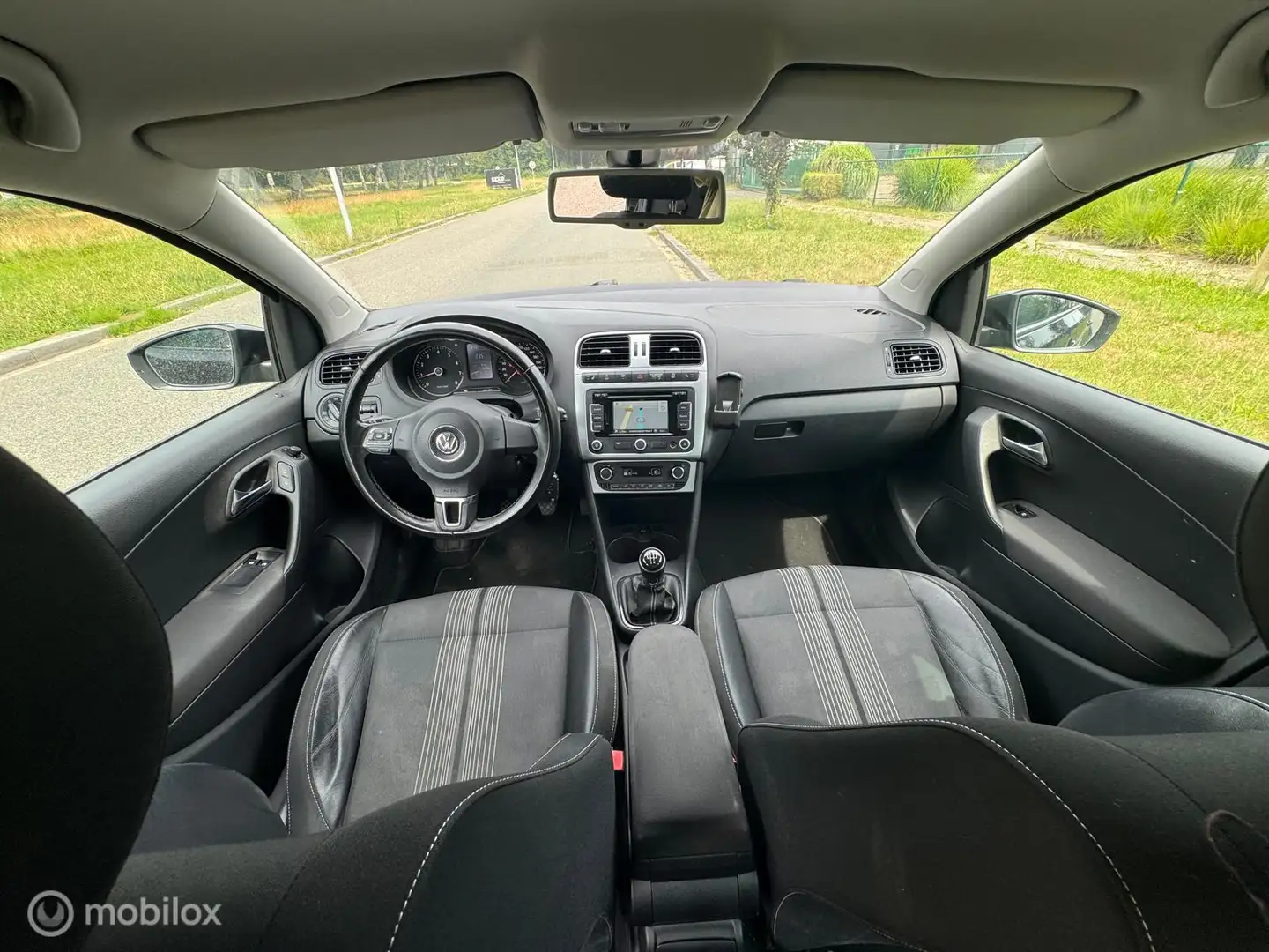 Volkswagen Polo 1.2 TSI Match Klima Navi Stoelverwarming Schwarz - 2