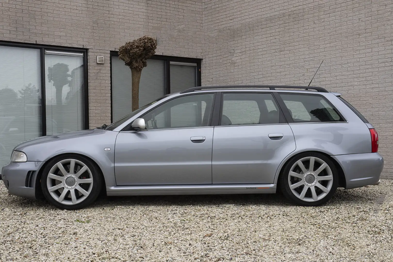 Audi RS4 B5 Avant 2001 Šedá - 1