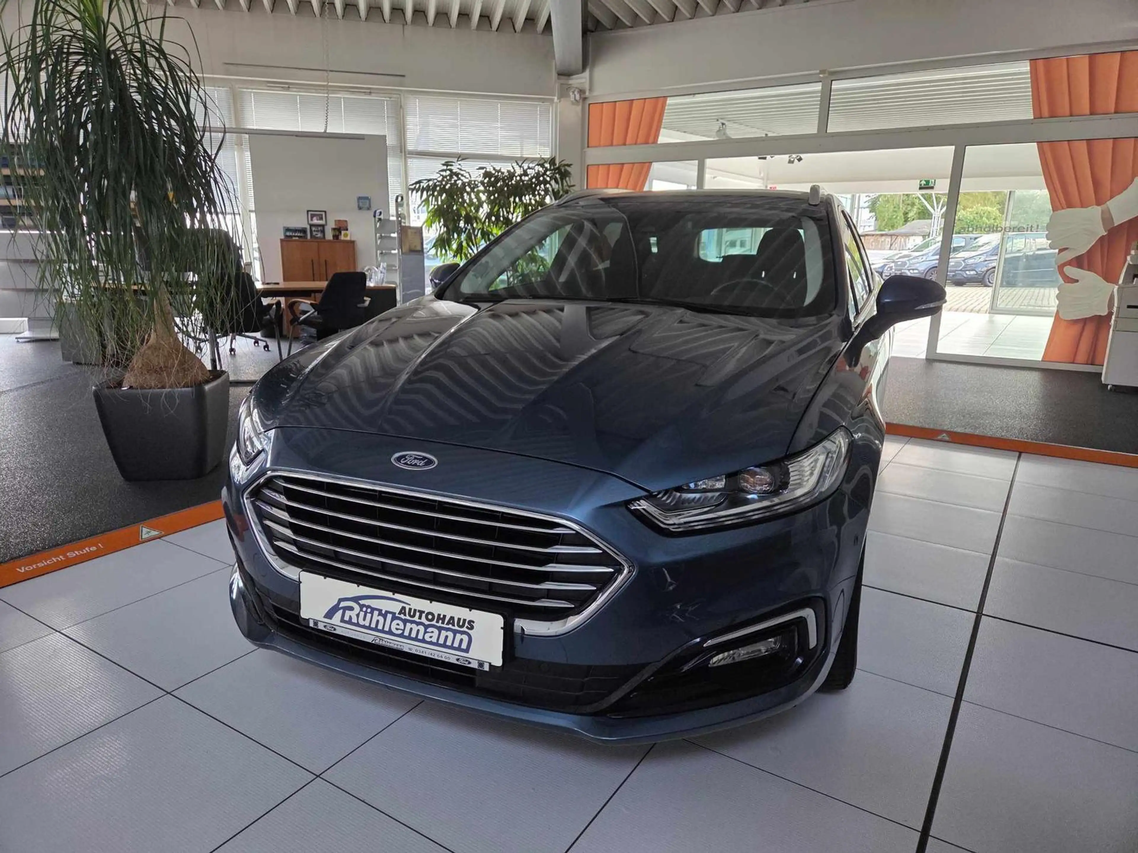 Ford Mondeo Turnier Hybrid Titanium BLIS ACC KAMERA DAB PARKAU — photo 4