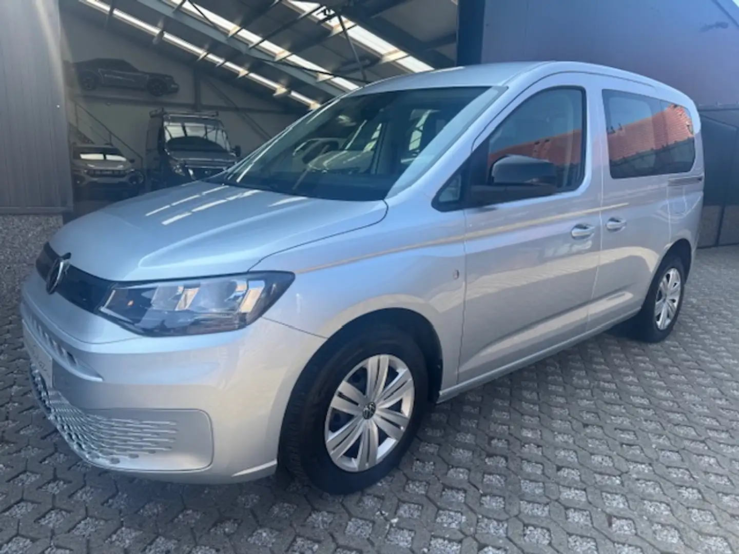 Volkswagen Caddy 1.5 TSI 114pk 6V - 5plaatsen (bj 2024) Zilver - 1
