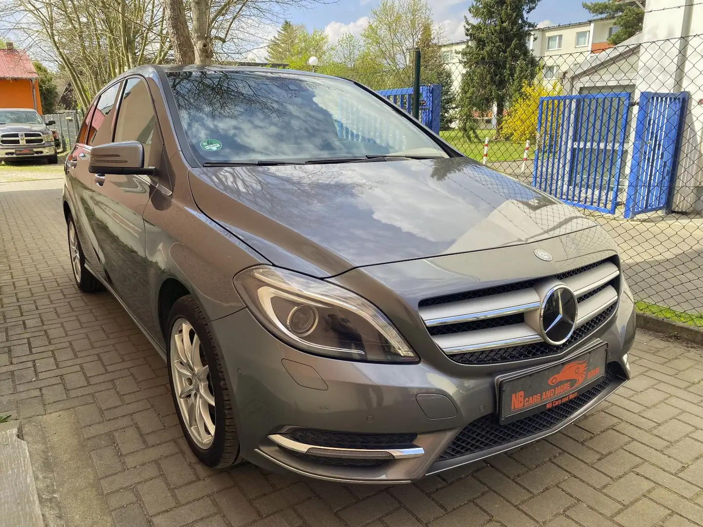 Mercedes-Benz B 180 CDI Automatik, Xenon, teilleder, Navi!!! Grau - 1