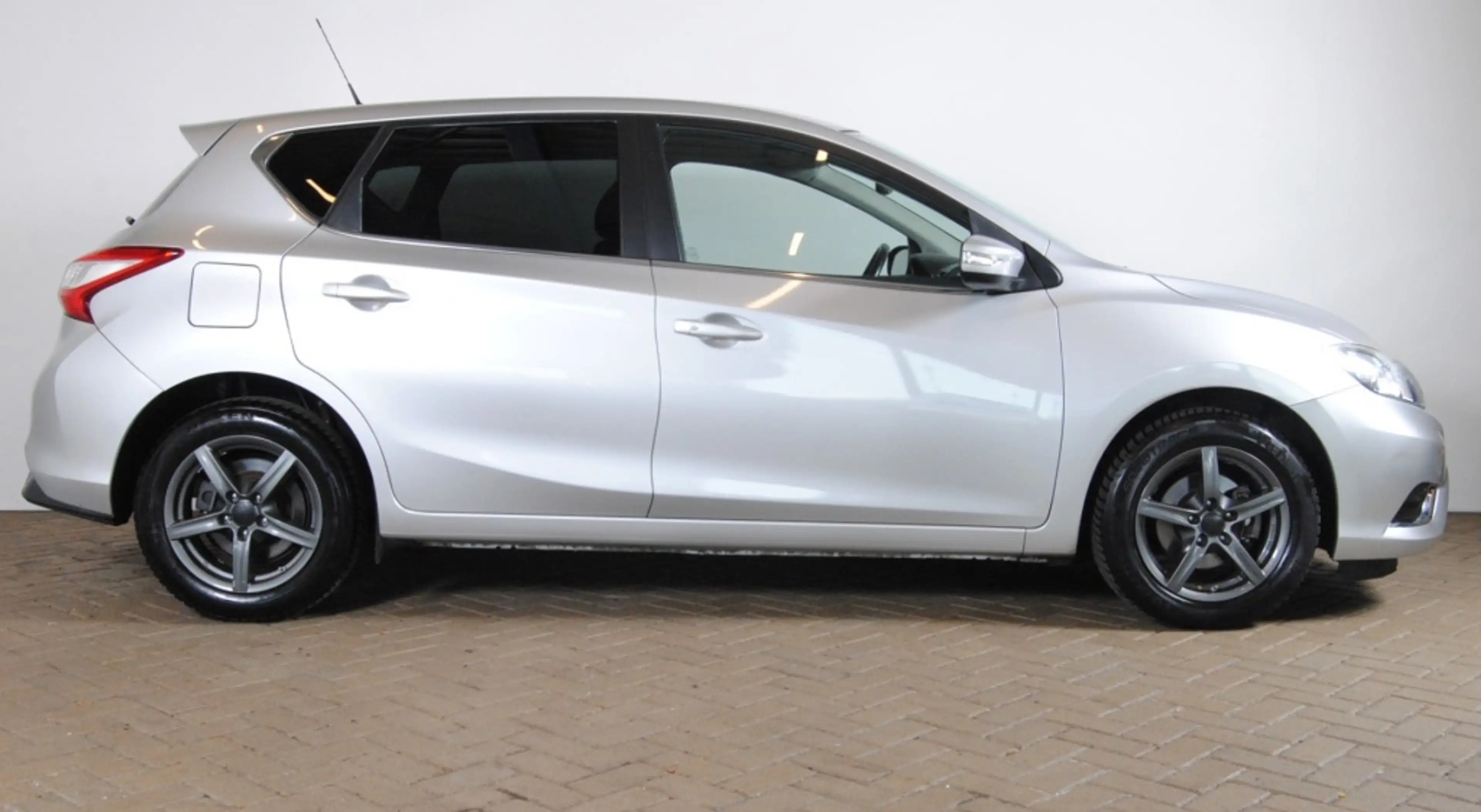 Nissan Pulsar 1.2 DIG-T Connect Ed — photo 2