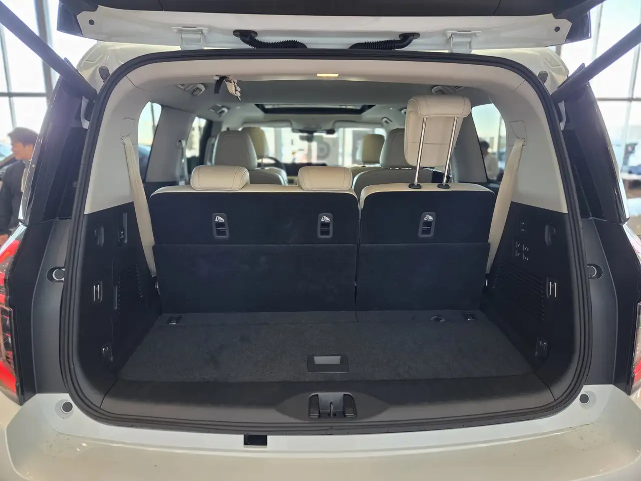 Nissan Armada снимка Nissan Armada