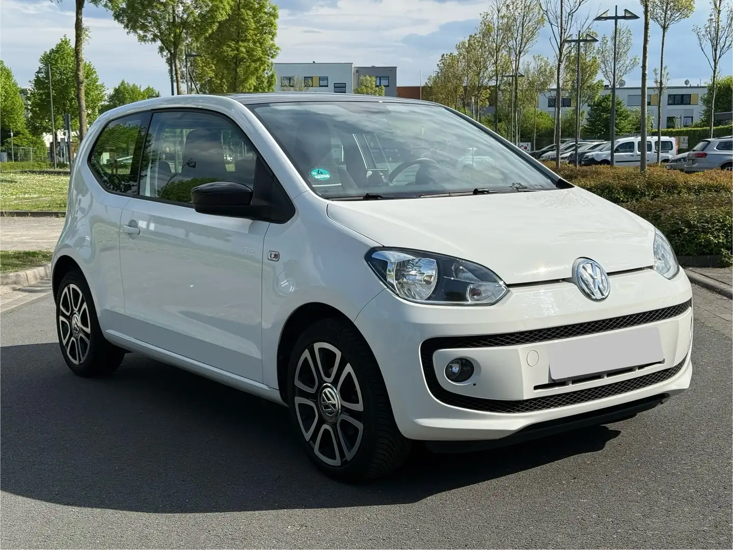 Volkswagen up! cup / 1. Hand / Unfallfrei / Navi / Panorama / SHZ - 1