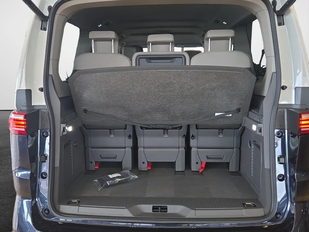 Volkswagen T7 Multivan 2026 — фото 12