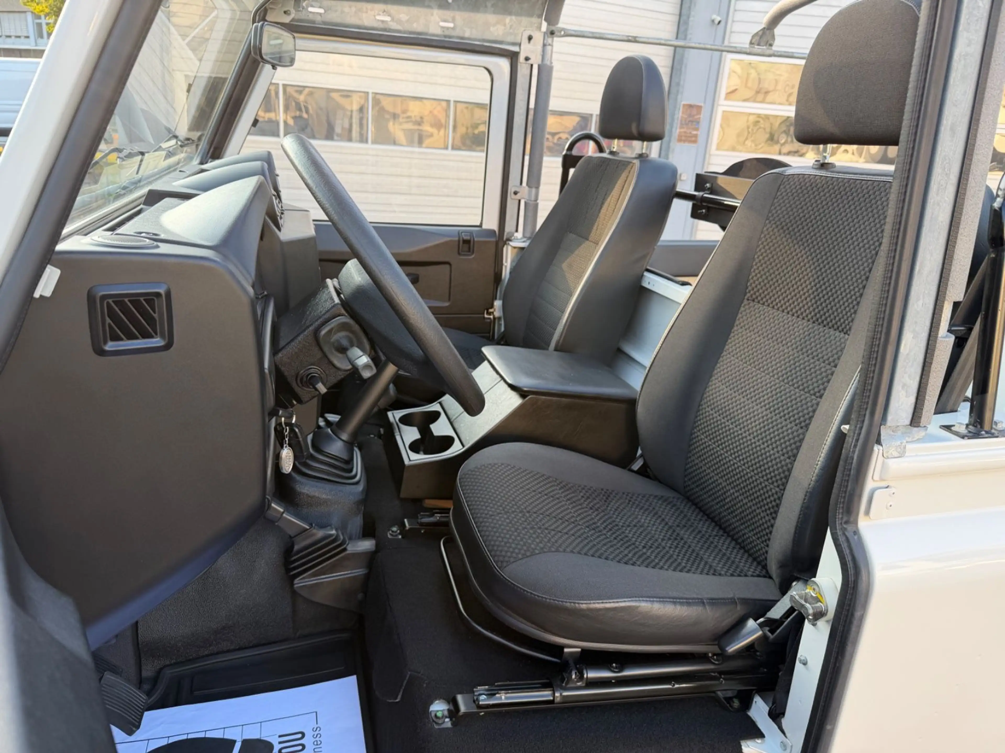 Land Rover Defender 90 E Soft Top 1Hd Unfallfrei NEUWERTIG! — photo 14