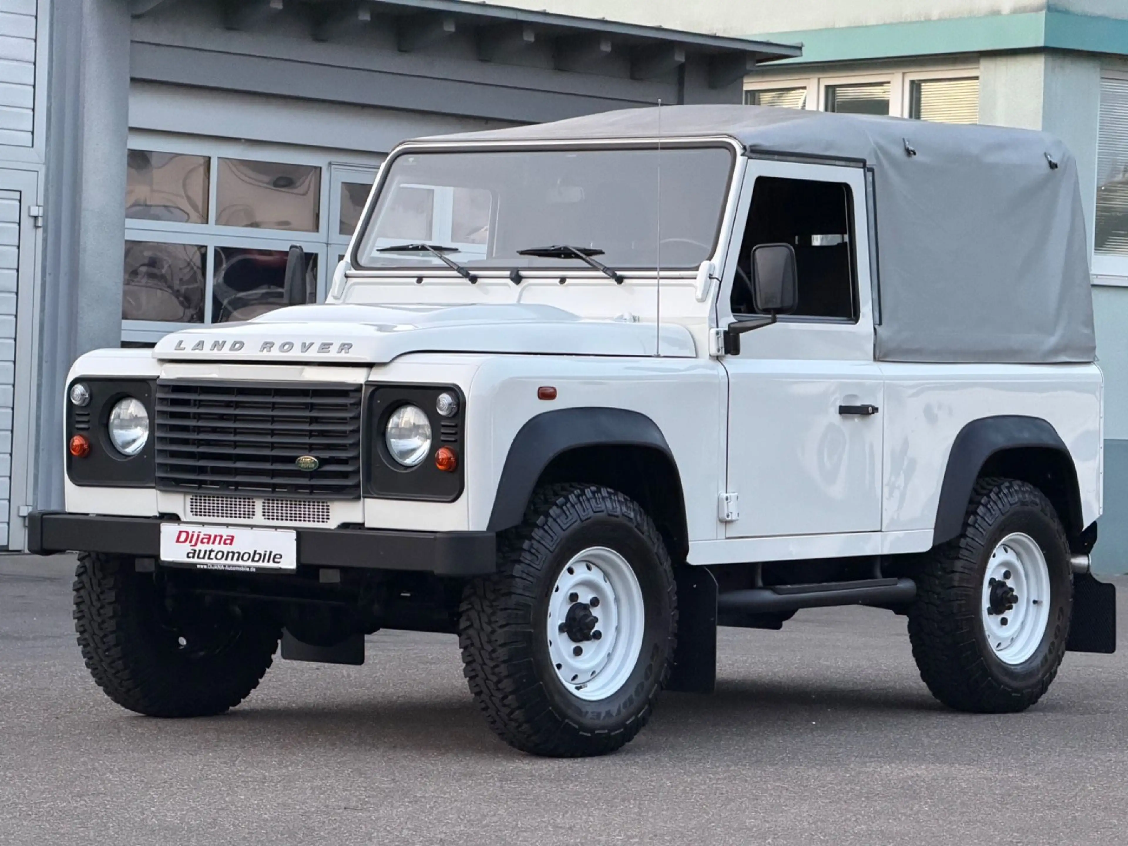 Land Rover Defender 90 E Soft Top 1Hd Unfallfrei NEUWERTIG! — photo 2