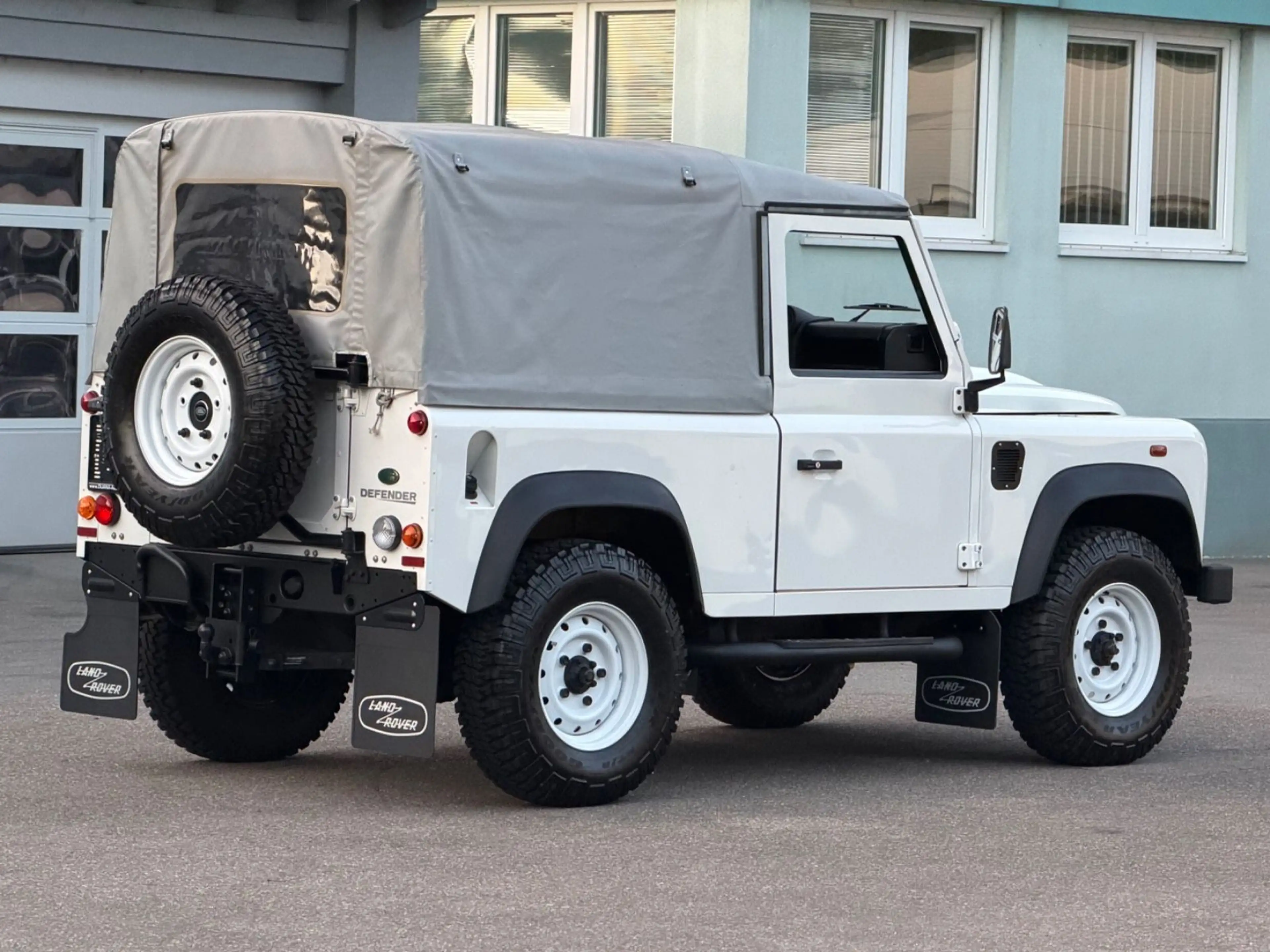 Land Rover Defender 90 E Soft Top 1Hd Unfallfrei NEUWERTIG!