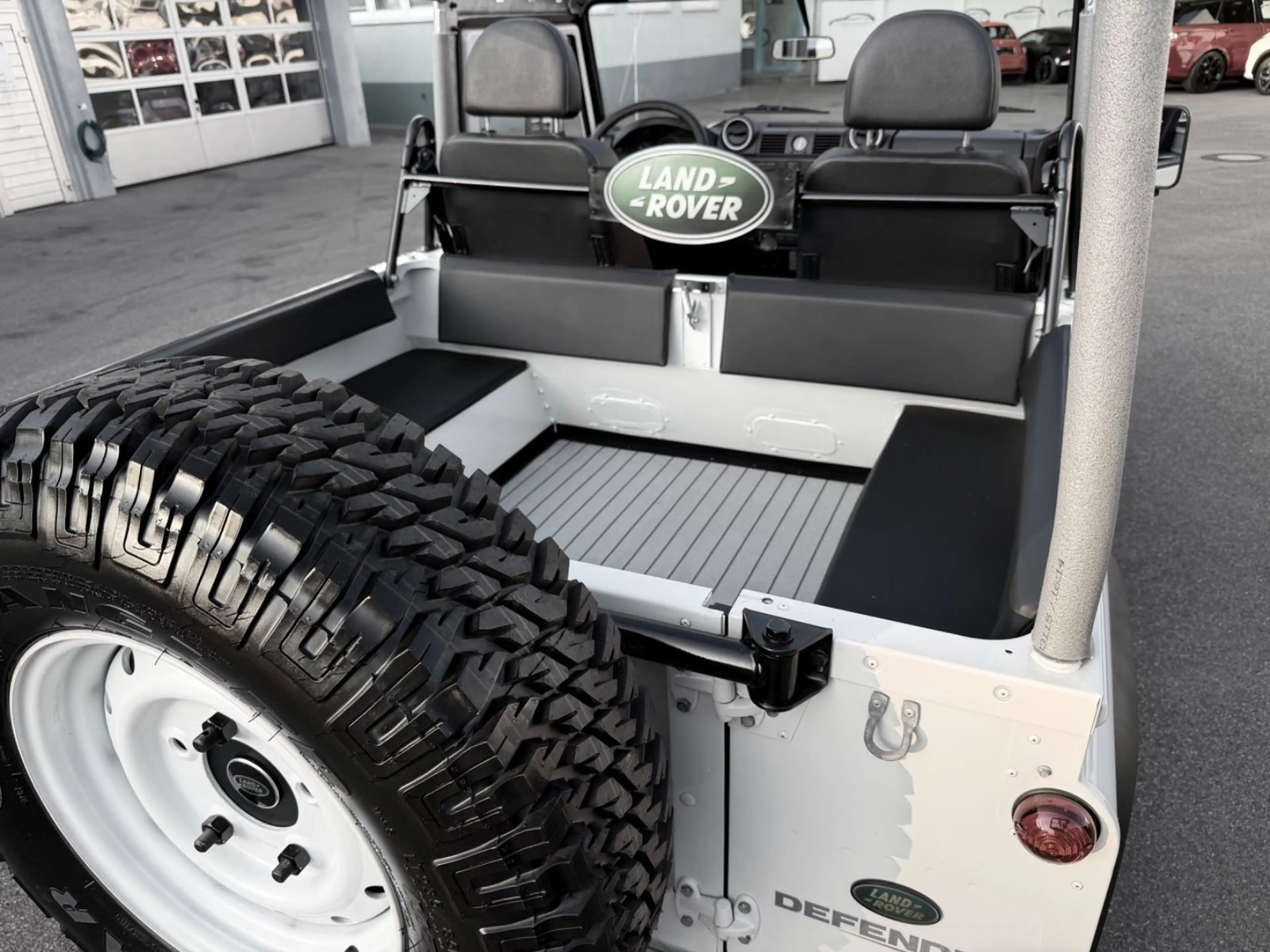 Land Rover Defender 90 E Soft Top 1Hd Unfallfrei NEUWERTIG! — photo 11
