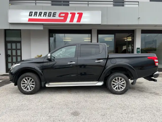 Mitsubishi L200 d.cab 2.4d Intense 4wd 181cv auto gancio tele my19