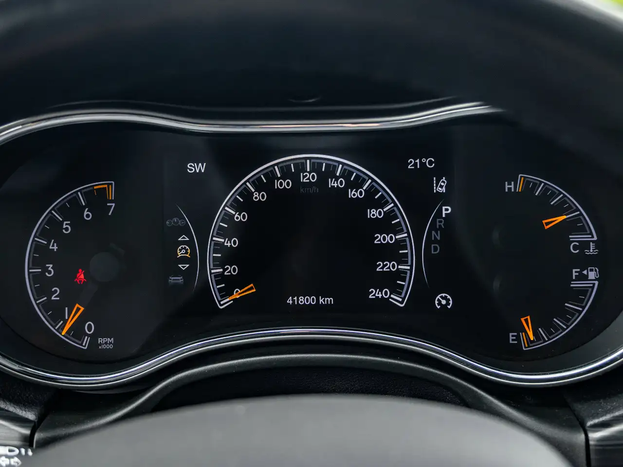 Jeep Grand Cherokee снимка Jeep Grand Cherokee