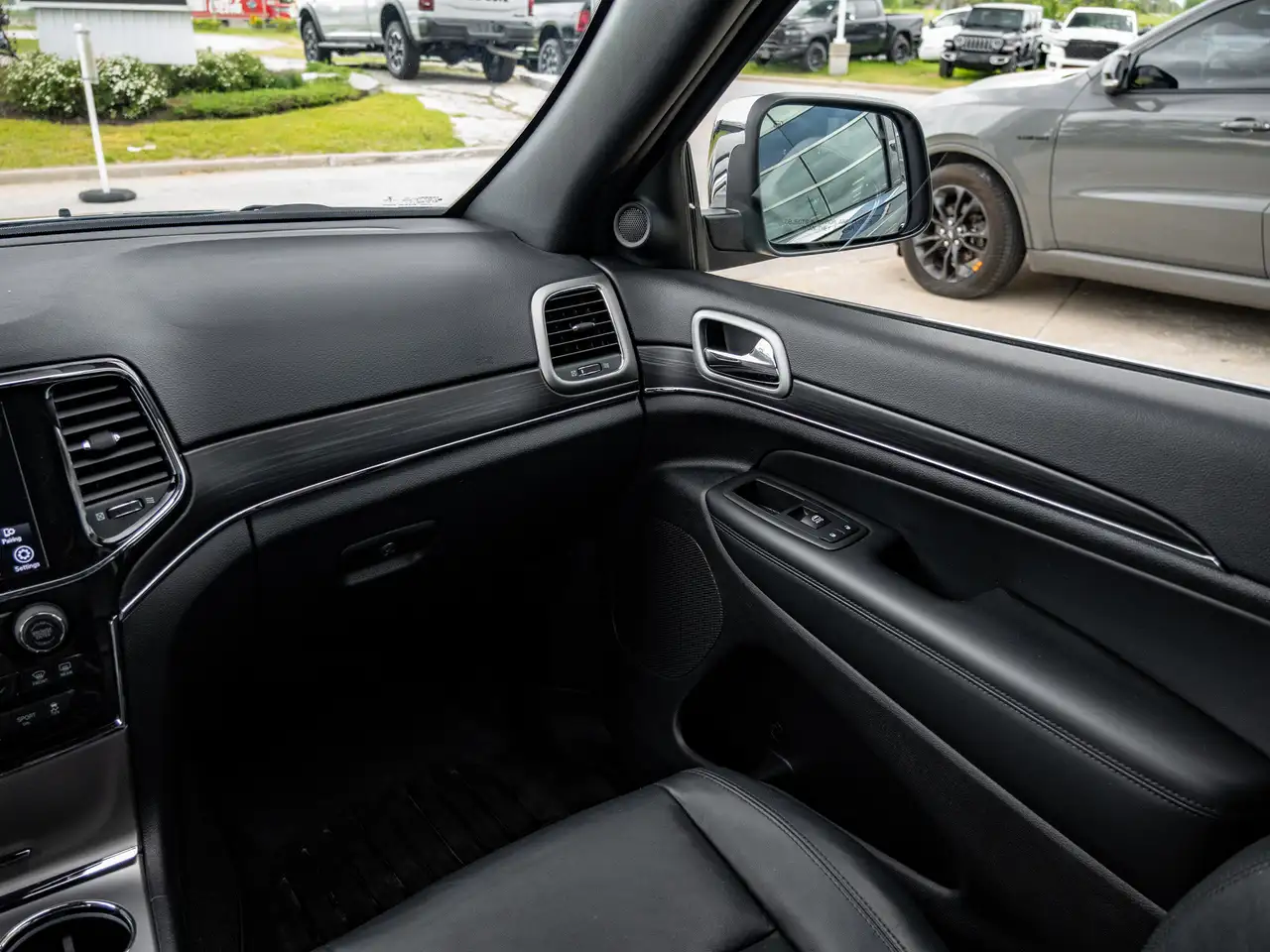 Jeep Grand Cherokee снимка Jeep Grand Cherokee