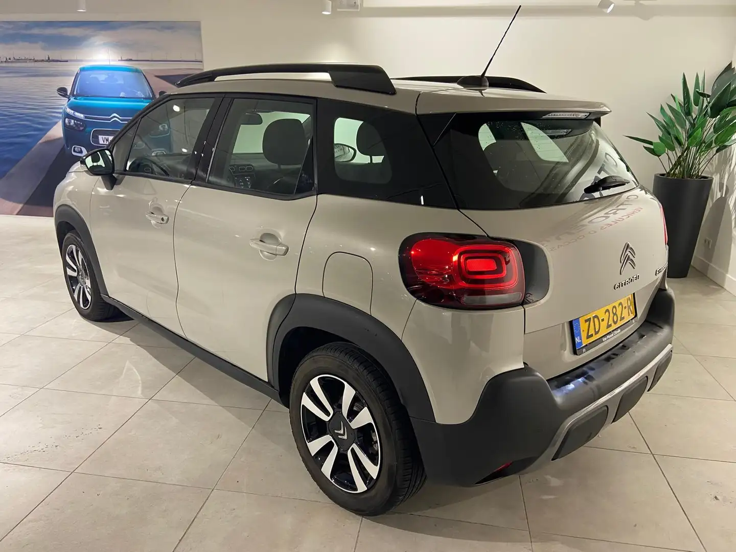 Citroen C3 Aircross 1.2 PureTech Feel Grijs - 2