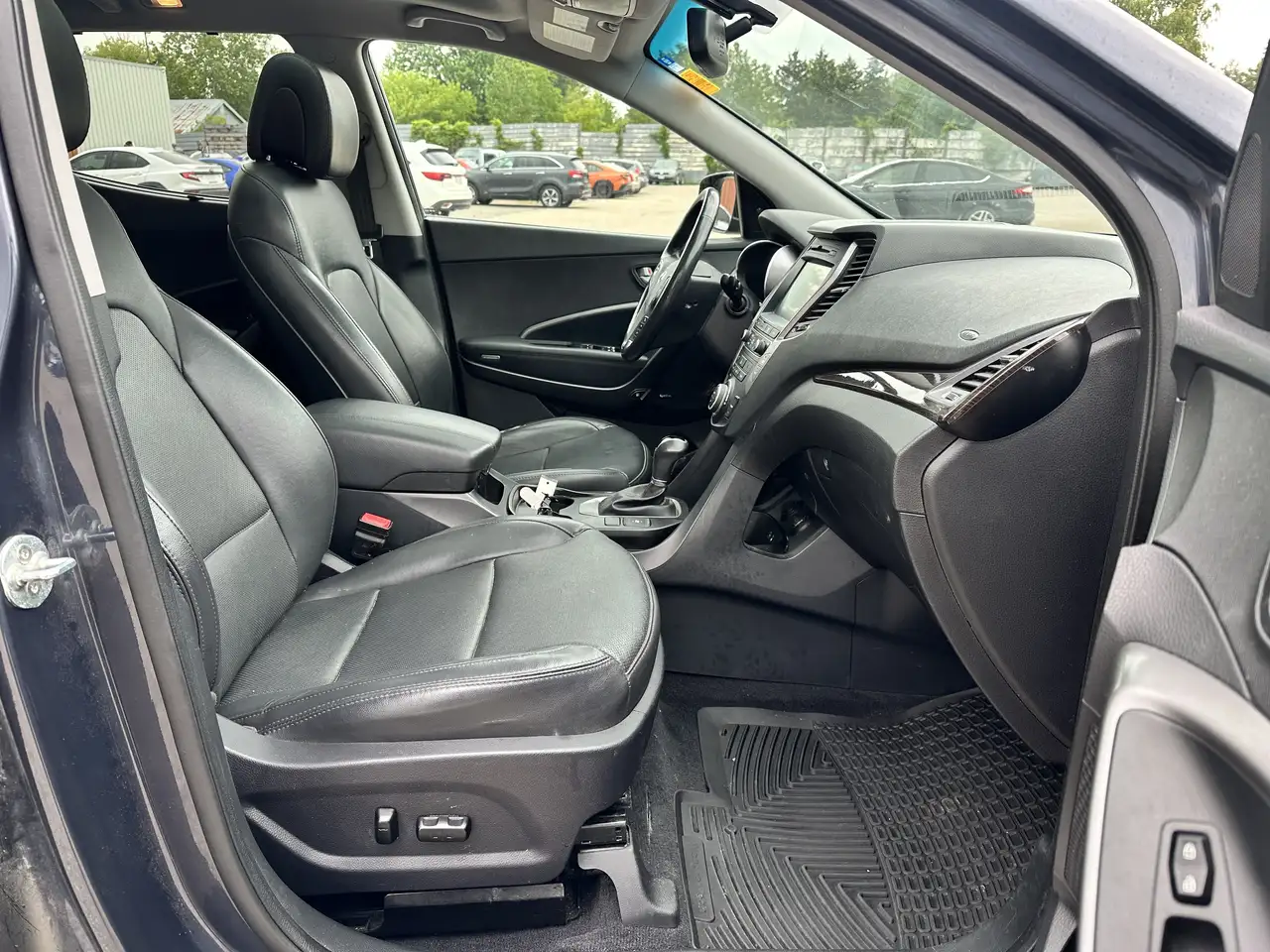 Hyundai SANTA FE photo Hyundai SANTA FE